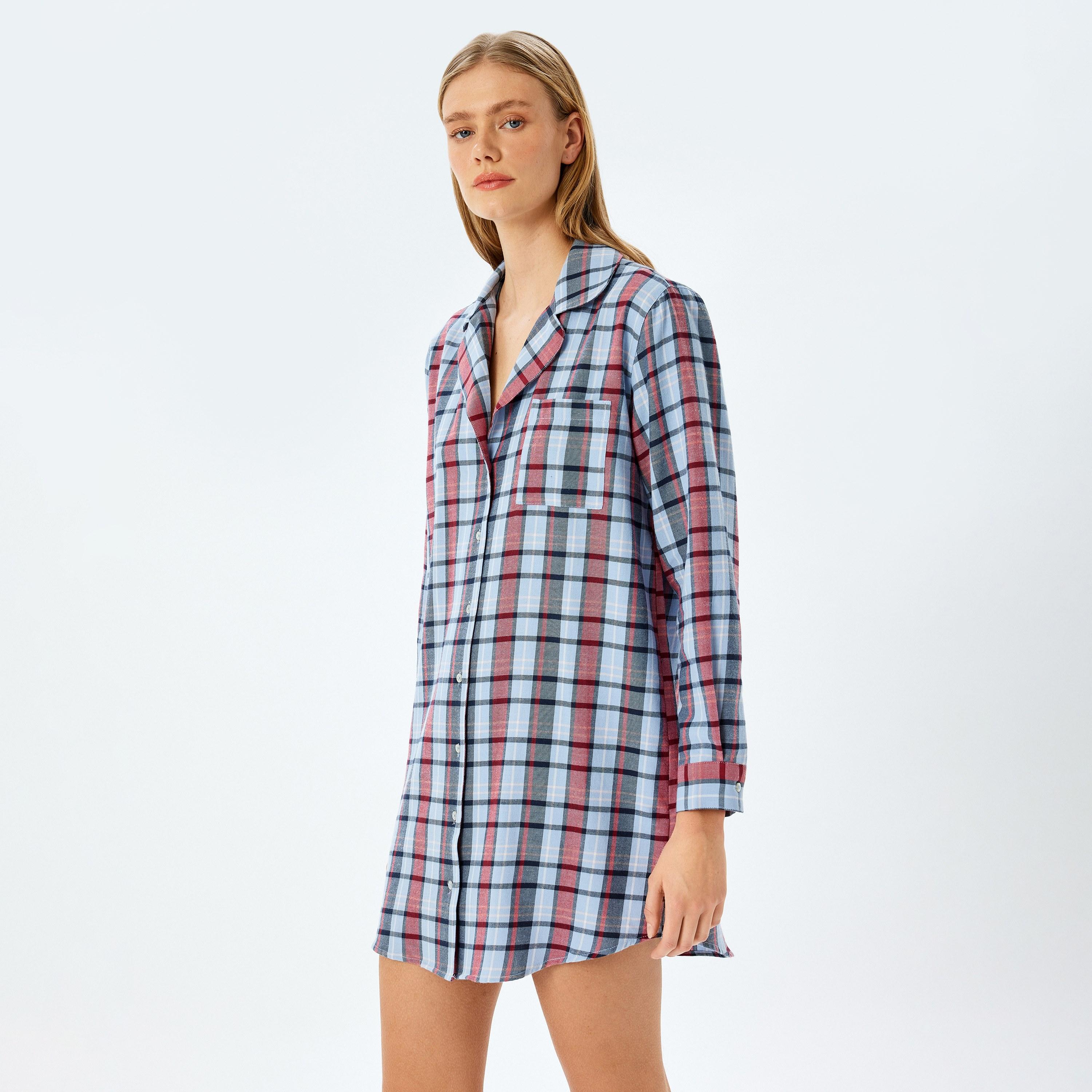 قميص نوم نسائي بنقشة كاروه وبياقة مشقوقة باللون الأزرق من كوتون-women-clothing-nightwear-pyjamas-tops-image-5
