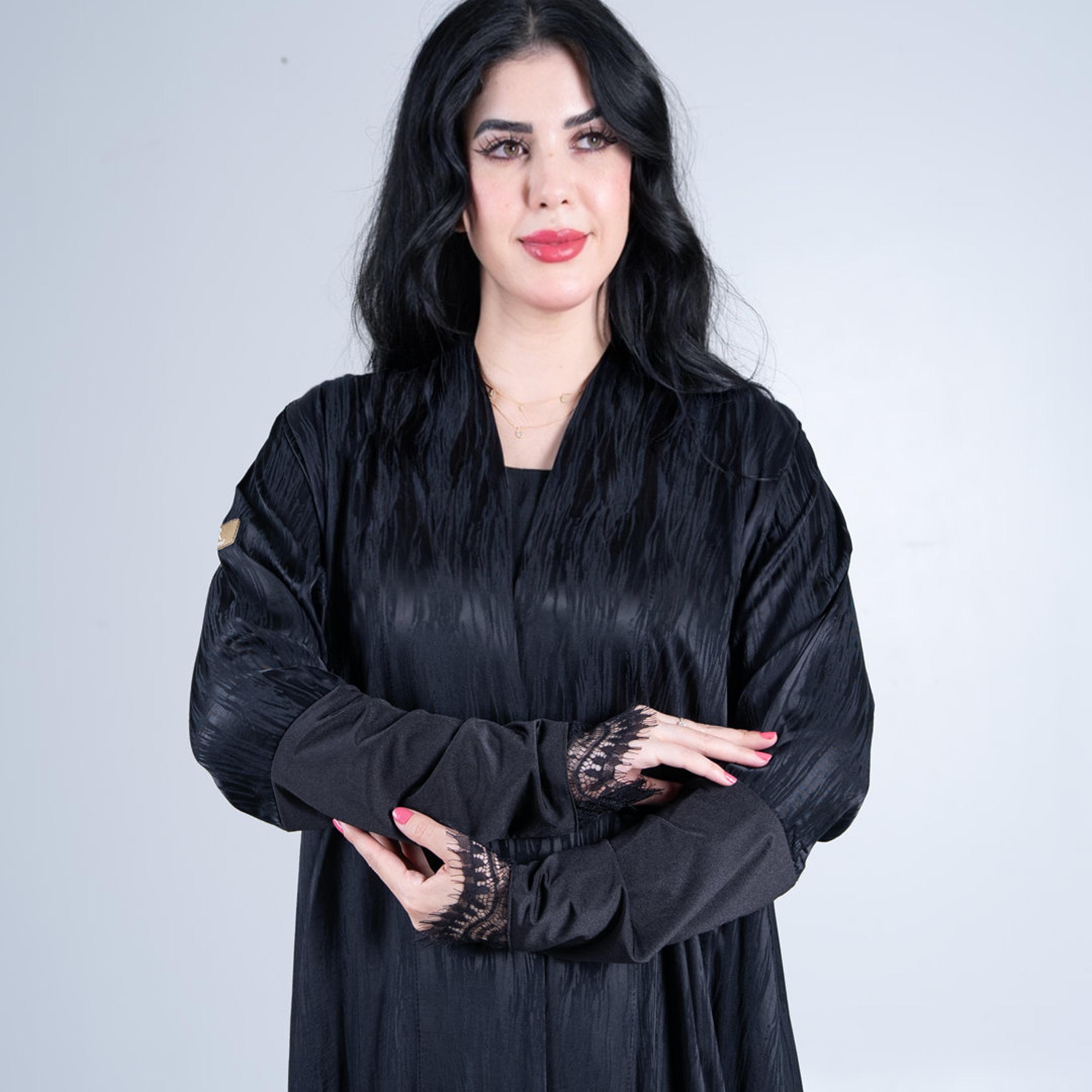 عباية حريمي كلوش دبل بليسيه كسرات من حريري باللون الأسود من الجمال الراقي-women-arabicclothing-abayas-image-2