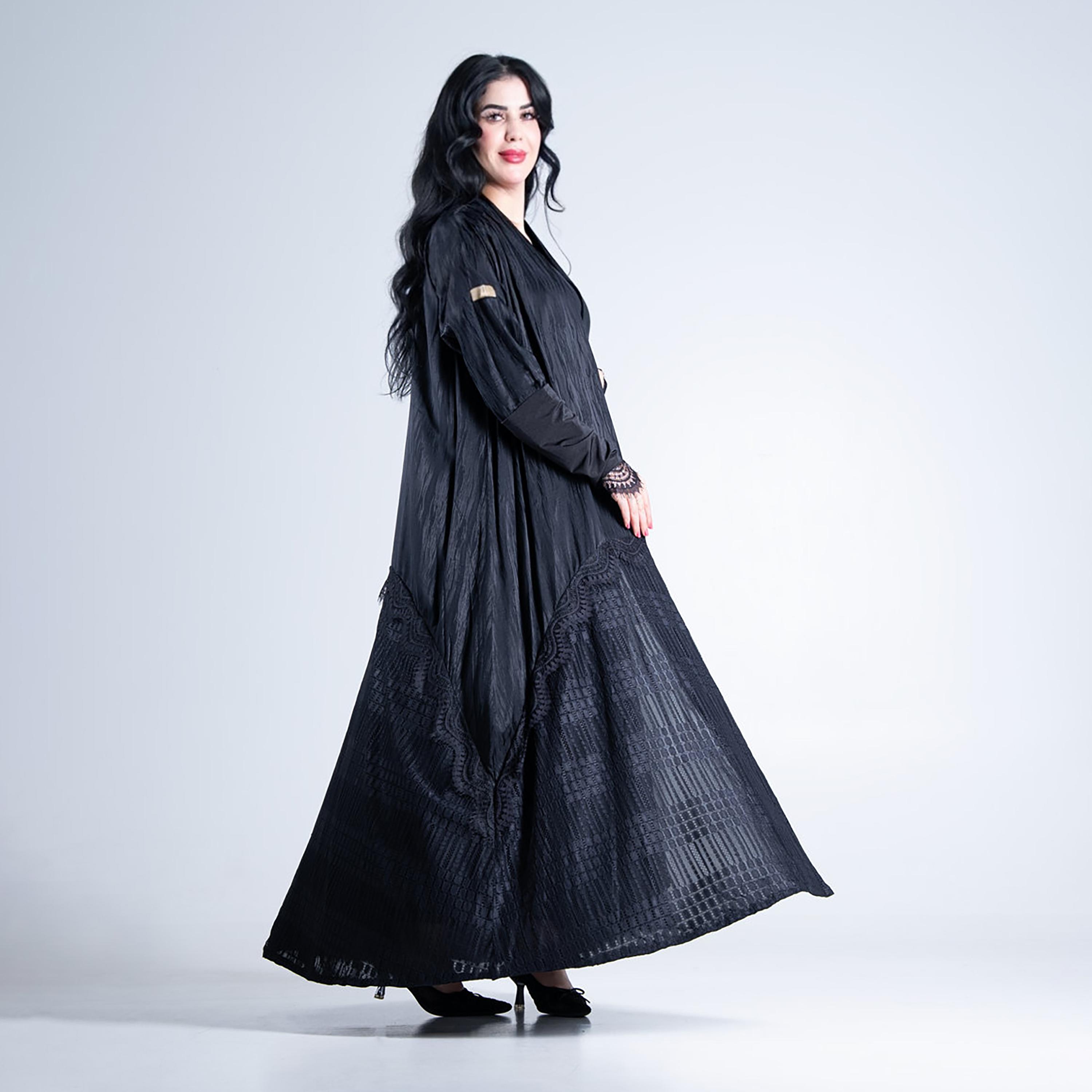 عباية حريمي كلوش دبل بليسيه كسرات من حريري باللون الأسود من الجمال الراقي-women-arabicclothing-abayas-image-4