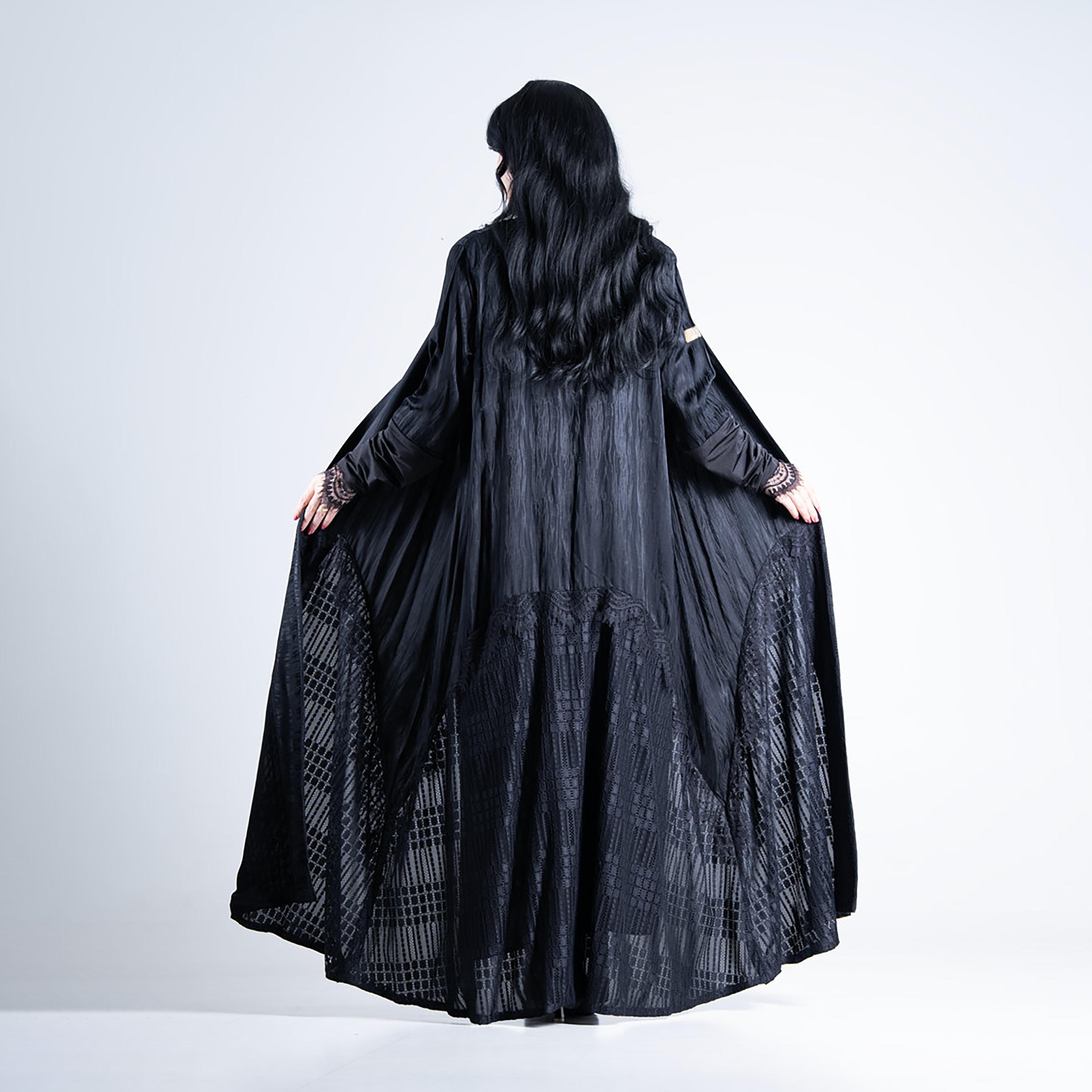 عباية حريمي كلوش دبل بليسيه كسرات من حريري باللون الأسود من الجمال الراقي-women-arabicclothing-abayas-image-5
