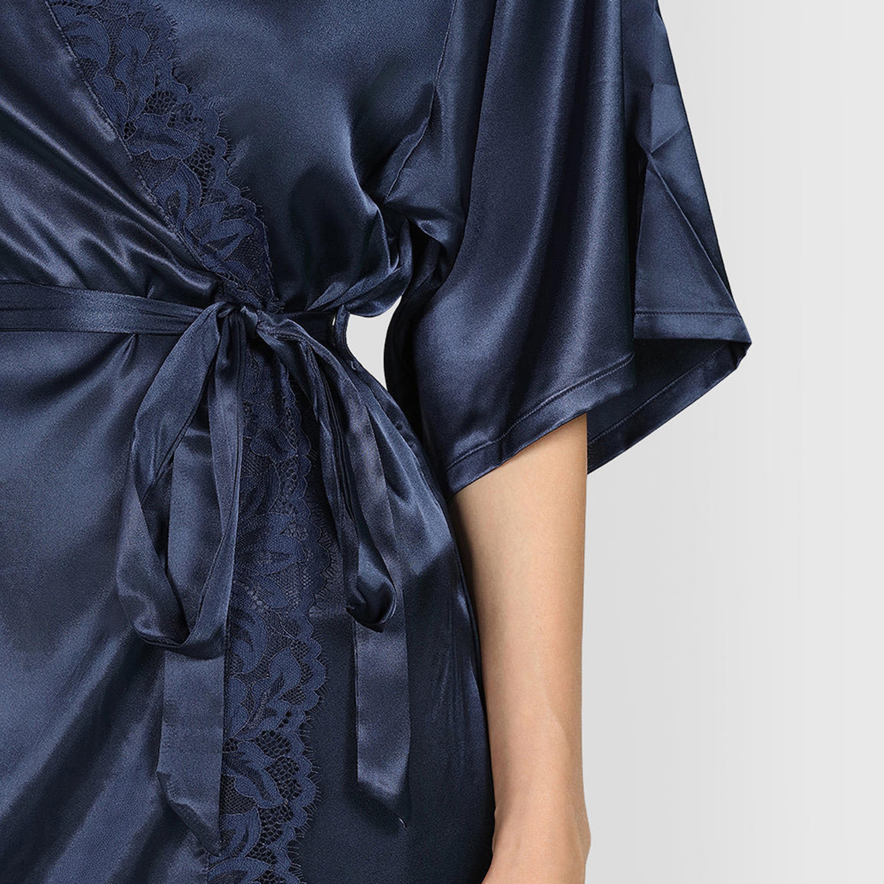 روب نسائي بتفاصيل دانتيل وفتحة رقبة متداخلة وأكمام ثلاثة أرباع من لا سنزا-women-clothing-nightwear-robes-image-8