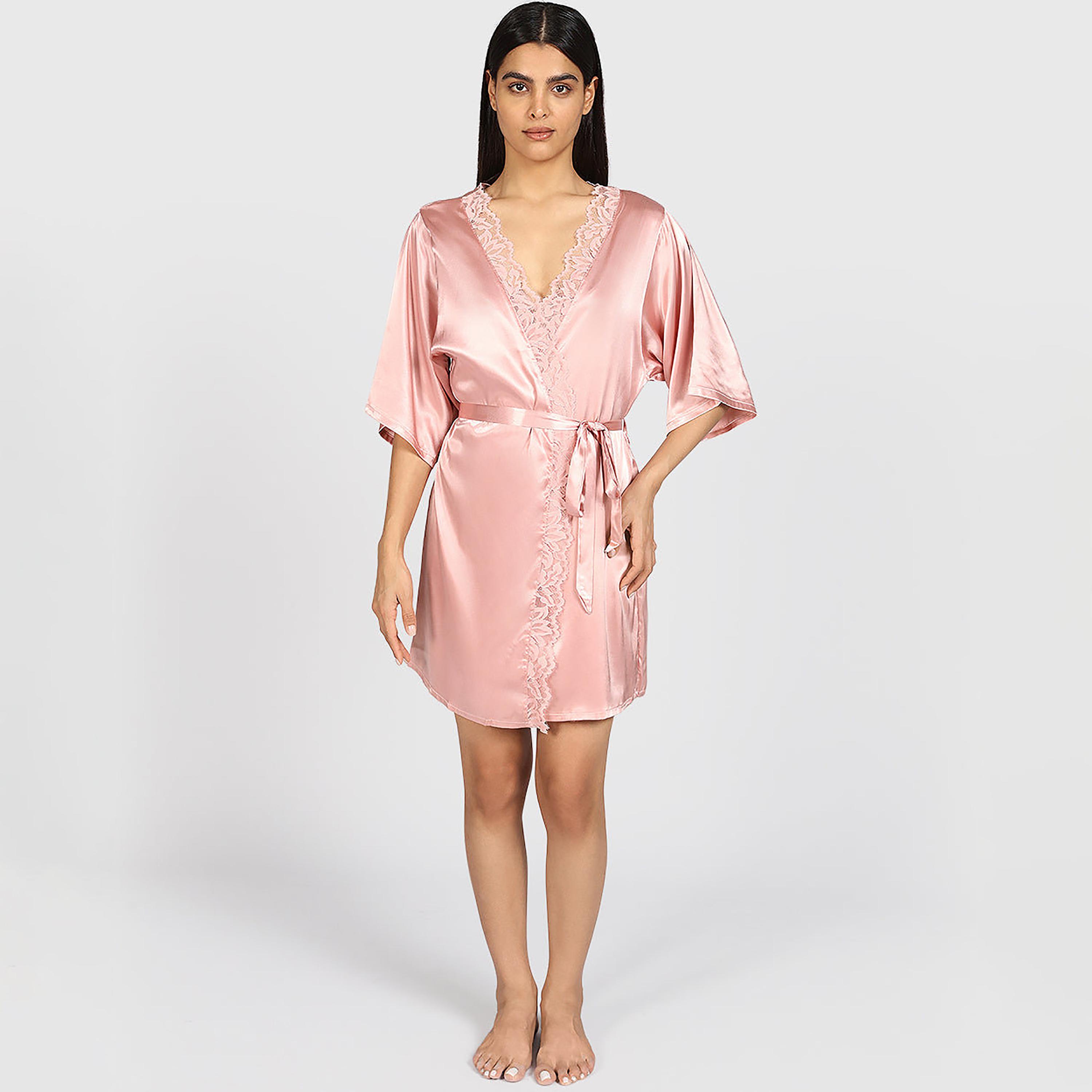 روب نسائي بتفاصيل دانتيل وفتحة رقبة متداخلة وأكمام ثلاثة أرباع من لا سنزا-women-clothing-nightwear-robes-image-1