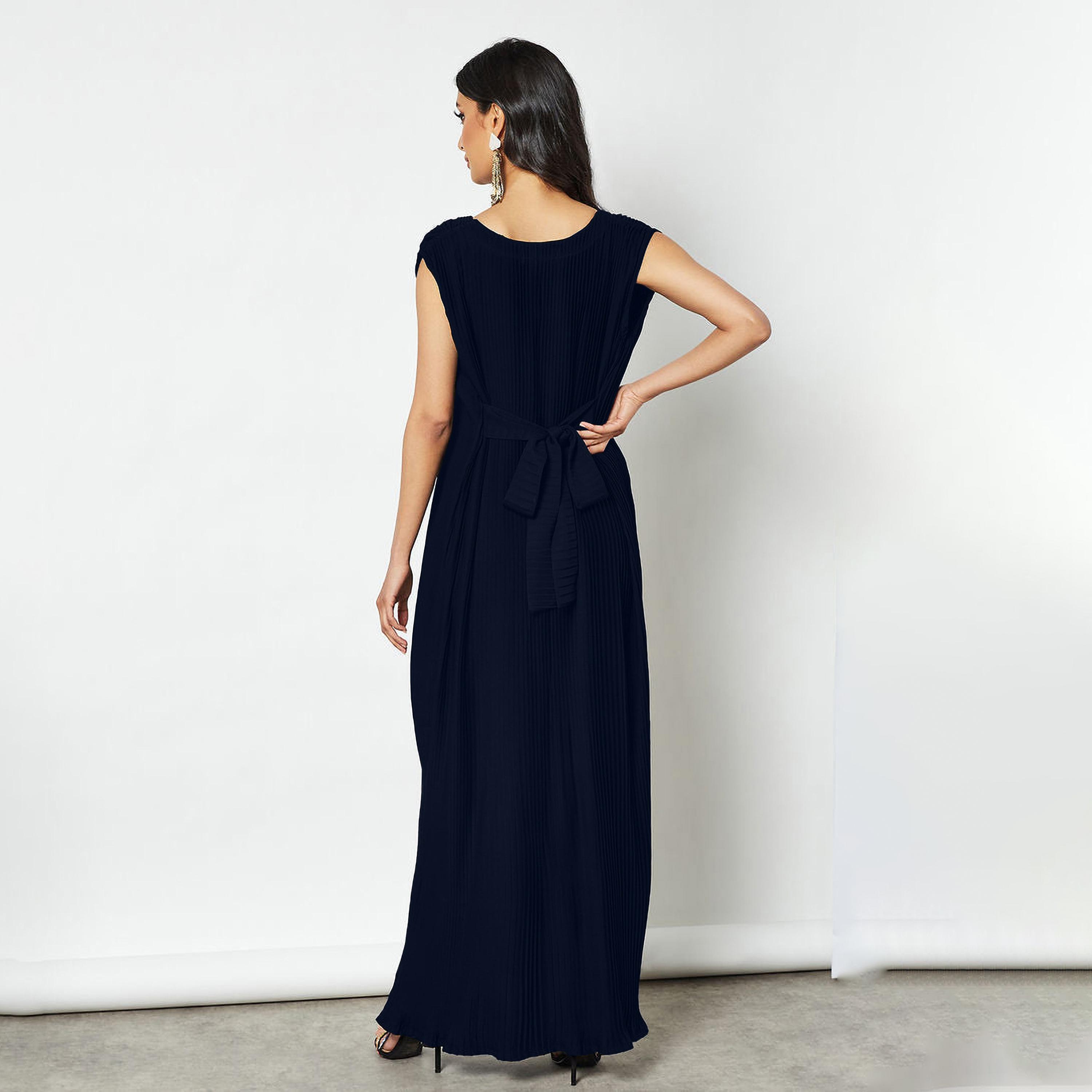 فستان داخلي من قماش الكريب نيدا بأكمام قصيرة ومطوي للنساء من نخبه-women-arabicclothing-abayainner-image-3