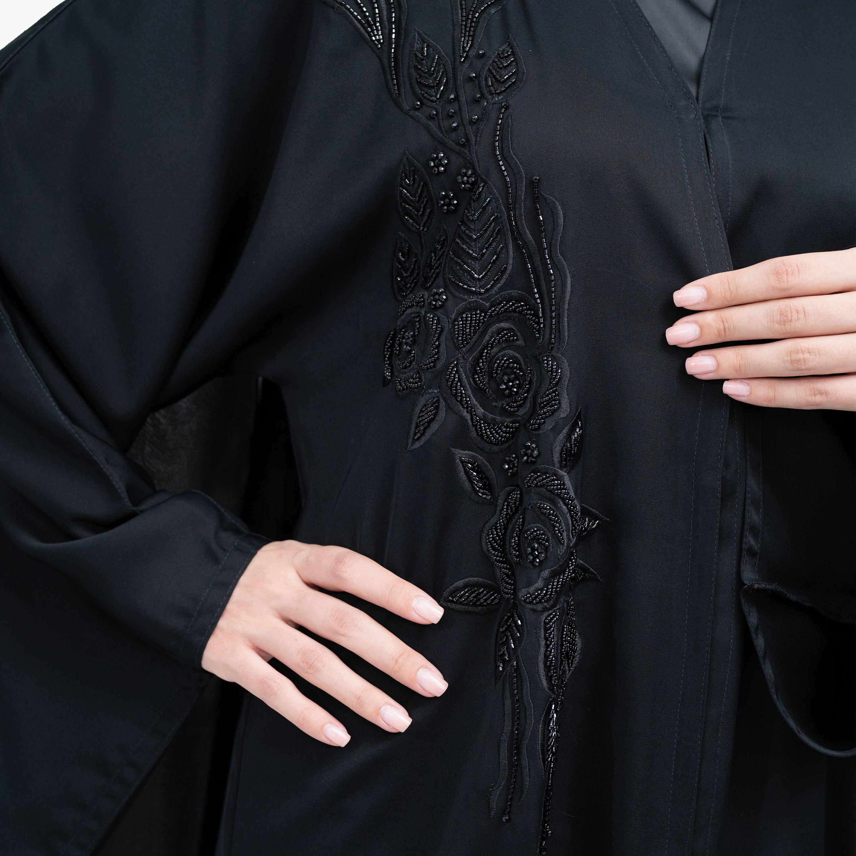 عباية حفلات من الكريب نيدا أنيقة باللون الأسود ومطرزة بالخرز وأكمام واسعة من الكريب نيدا مع حجاب من نخبة-women-arabicclothing-abayas-image-2