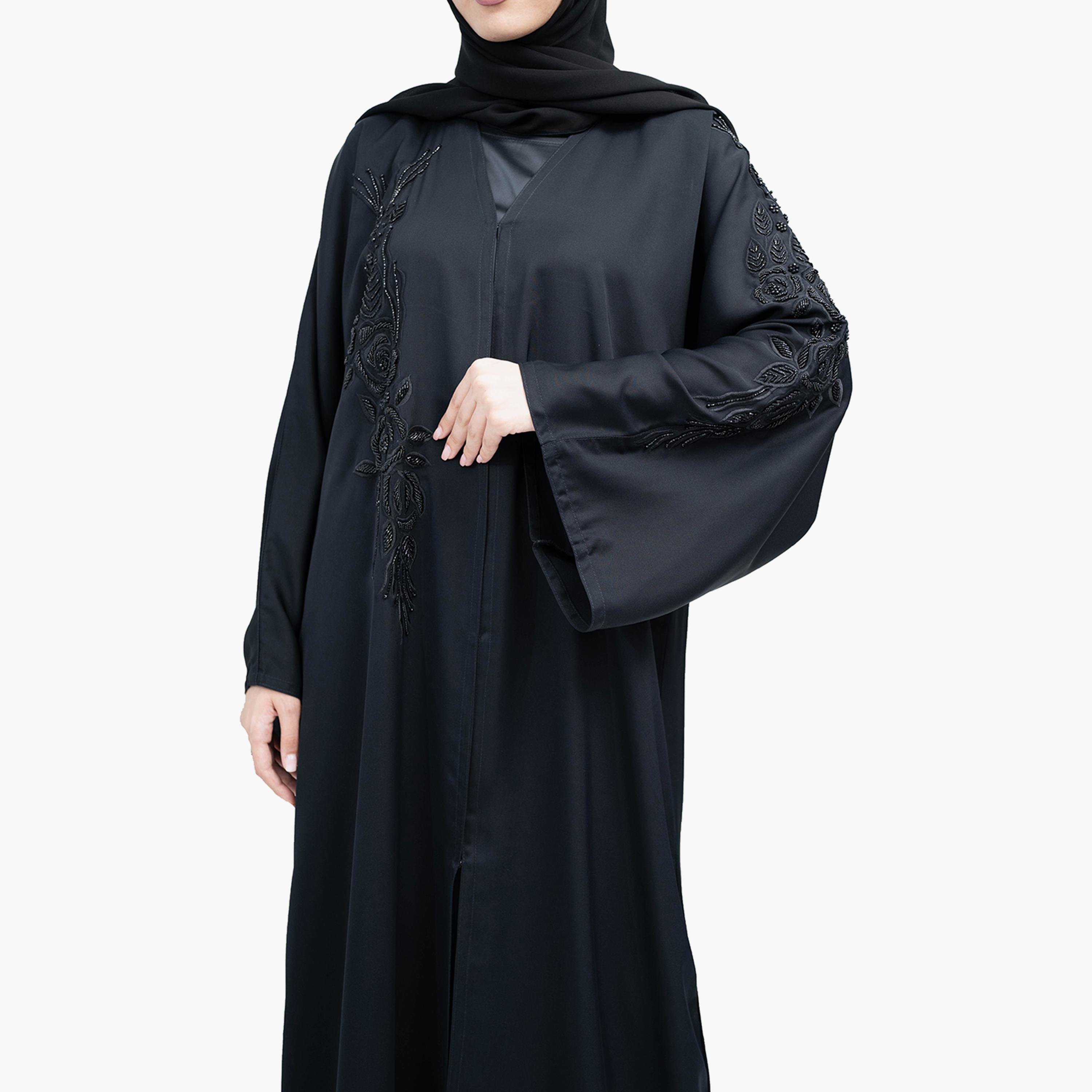 عباية حفلات من الكريب نيدا أنيقة باللون الأسود ومطرزة بالخرز وأكمام واسعة من الكريب نيدا مع حجاب من نخبة-women-arabicclothing-abayas-image-4
