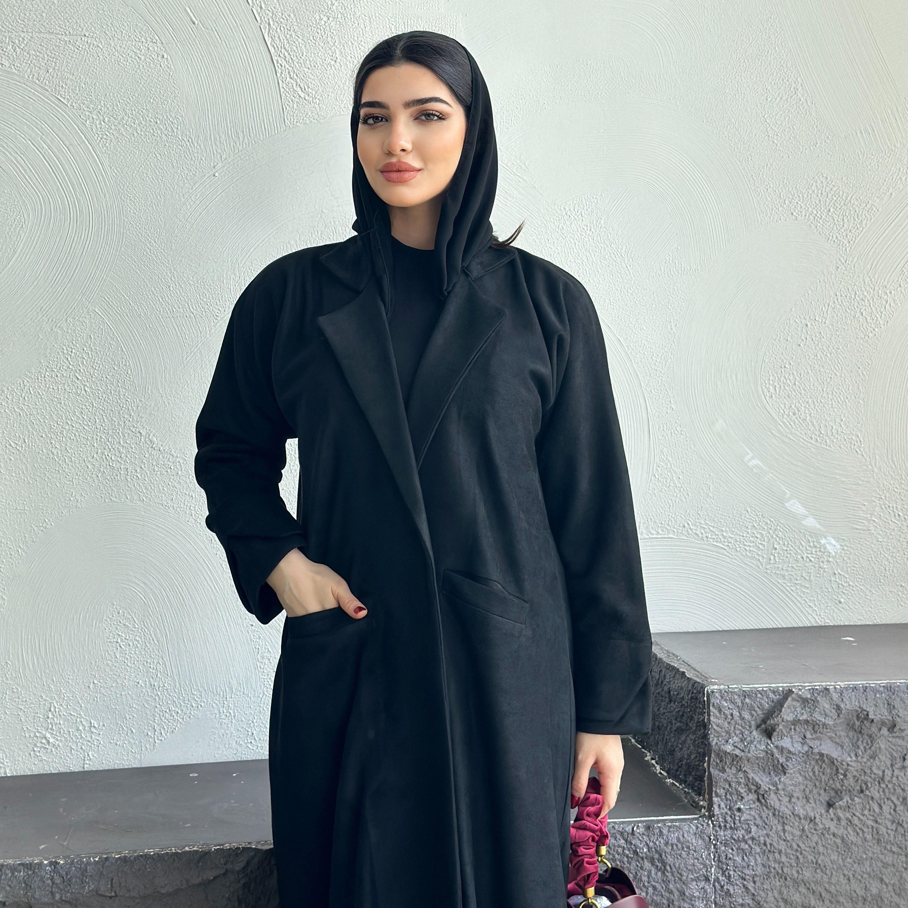 عباية بليزر رسمية نسائية "نصف كلوش" بياقة مطوية من الشامواه قماش كريب مع حجاب - أسود من إيليجنت حجاب-women-arabicclothing-abayas-image-2
