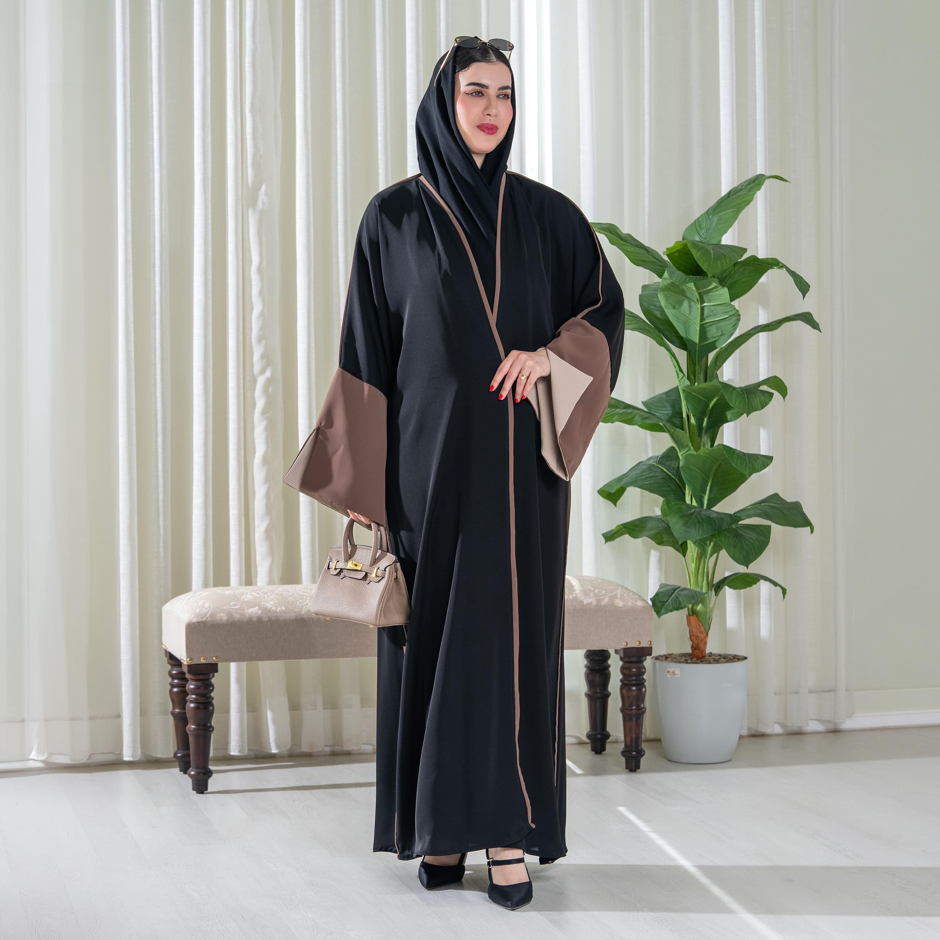 عباية نسائية "نصف كلوش" بأكمام واسعة (كلوش) وتصميم بلونين قماش كريب مع حجاب - أسود من إيليجنت حجاب-women-arabicclothing-abayas-image-1