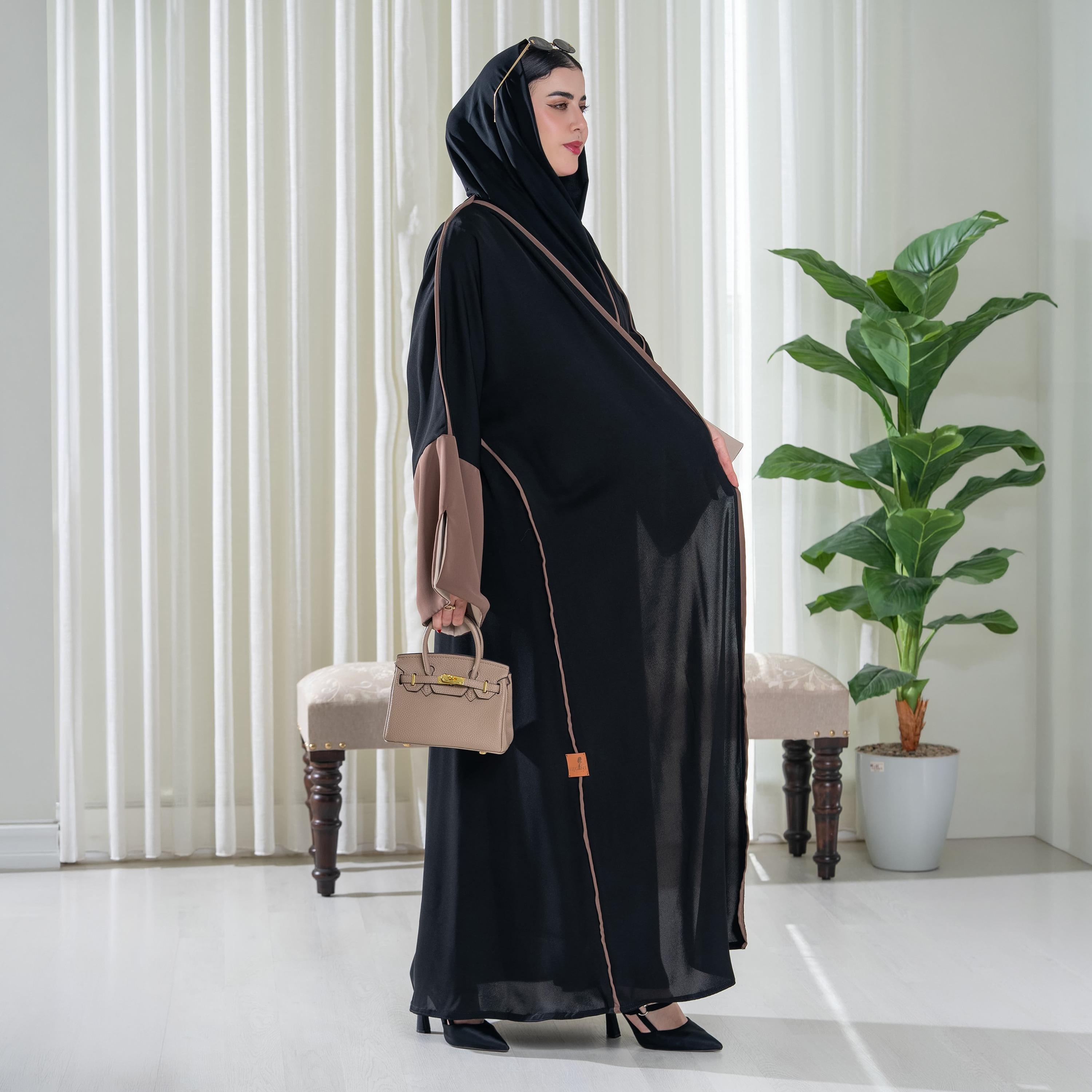 عباية نسائية "نصف كلوش" بأكمام واسعة (كلوش) وتصميم بلونين قماش كريب مع حجاب - أسود من إيليجنت حجاب-women-arabicclothing-abayas-image-3
