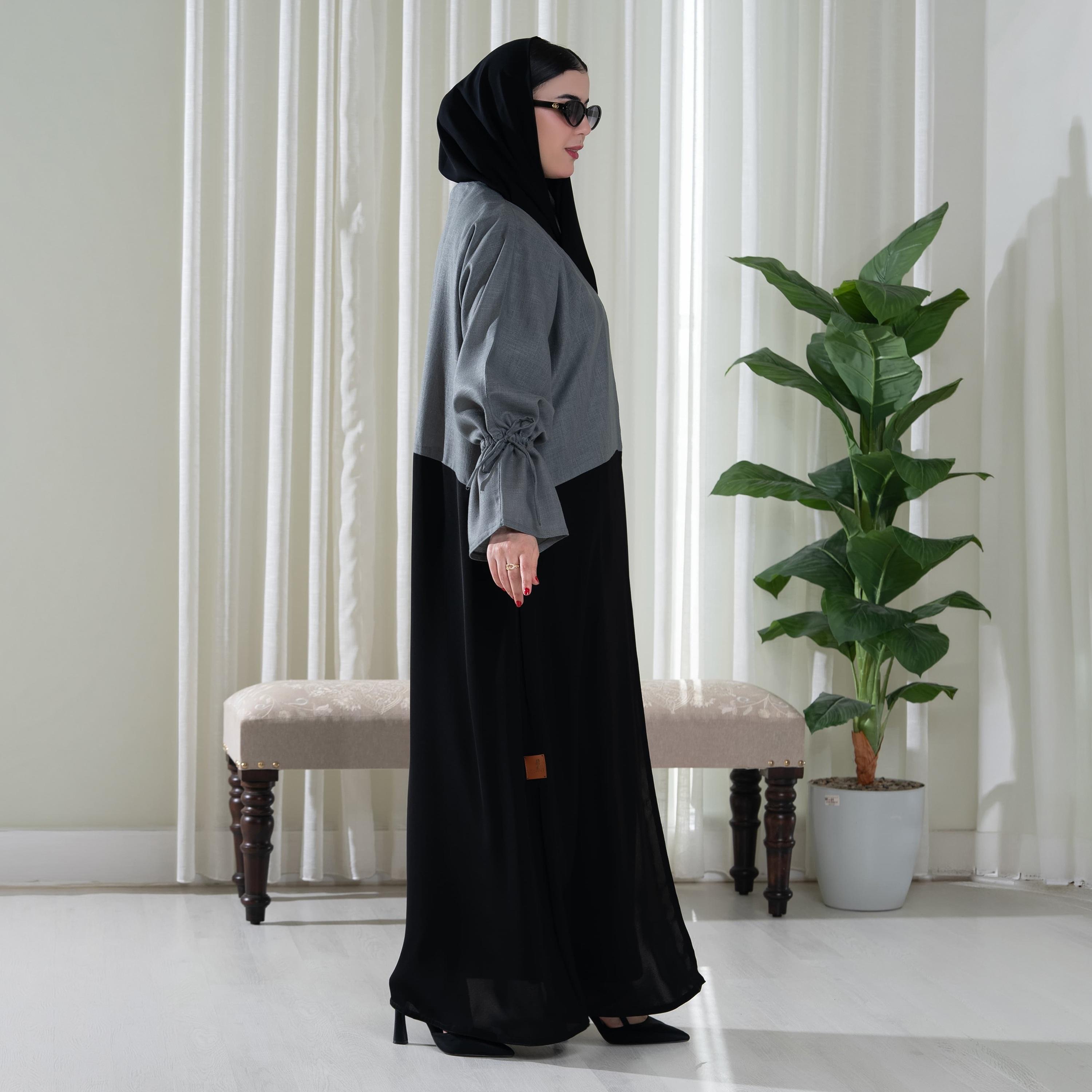 عباية نسائية "نصف كلوش" بتصميم بلونين قماش كريب مع حجاب - أسود من إيليجنت حجاب-women-arabicclothing-abayas-image-3