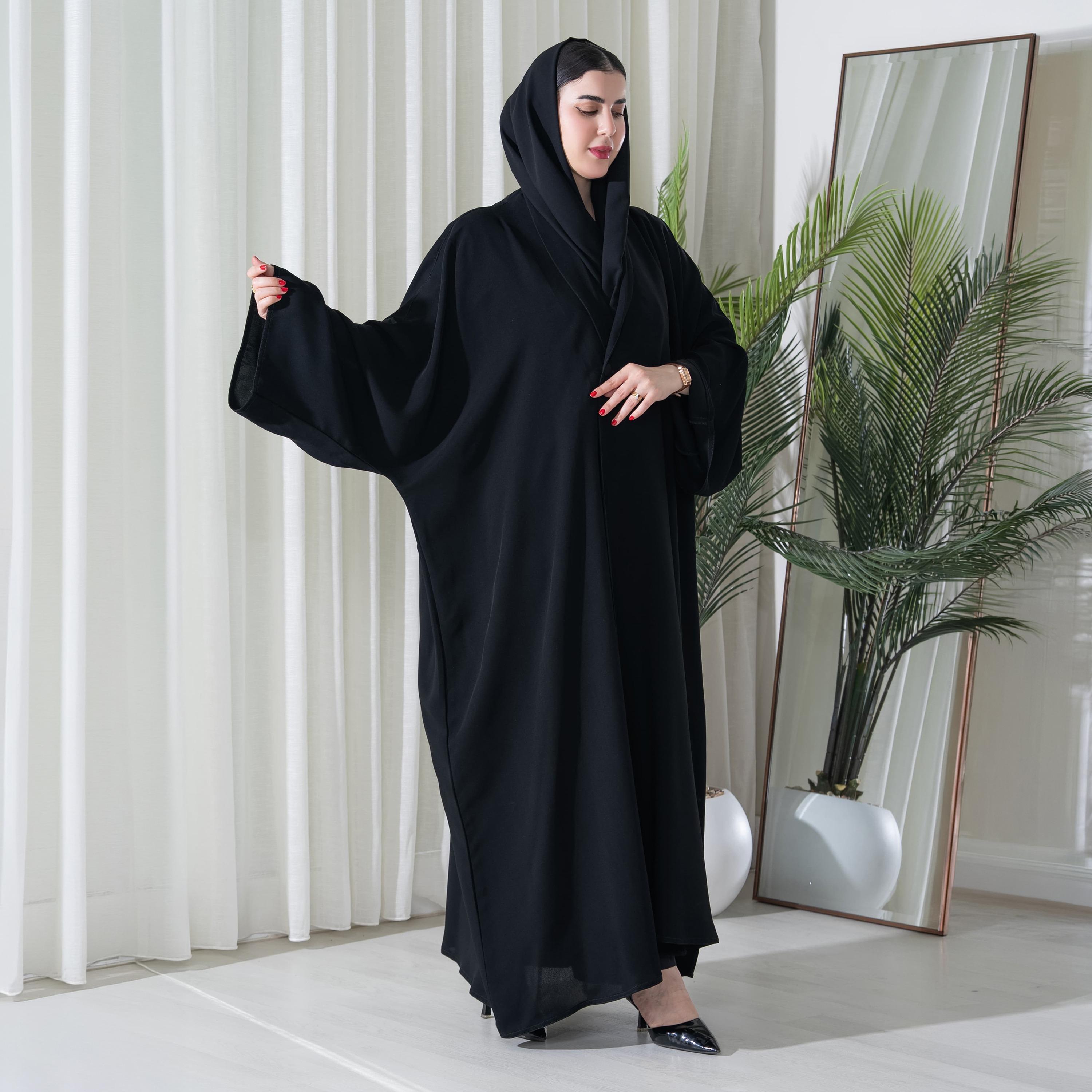 عباية نسائية "نصف كلوش" بأكمام "خفاش" قماش كريب مع حجاب - أسود من إيليجنت حجاب-women-arabicclothing-abayas-image-2
