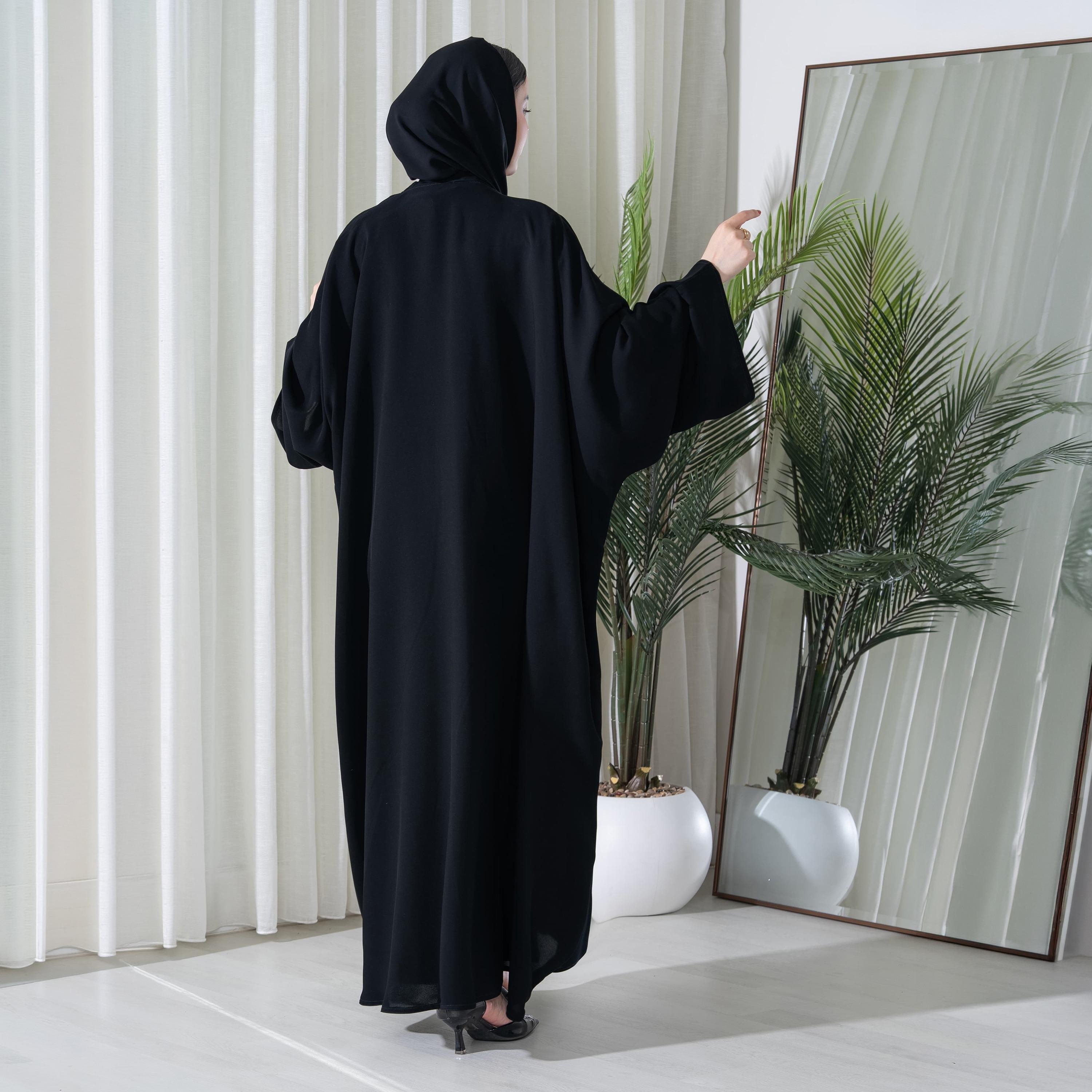عباية نسائية "نصف كلوش" بأكمام "خفاش" قماش كريب مع حجاب - أسود من إيليجنت حجاب-women-arabicclothing-abayas-image-3
