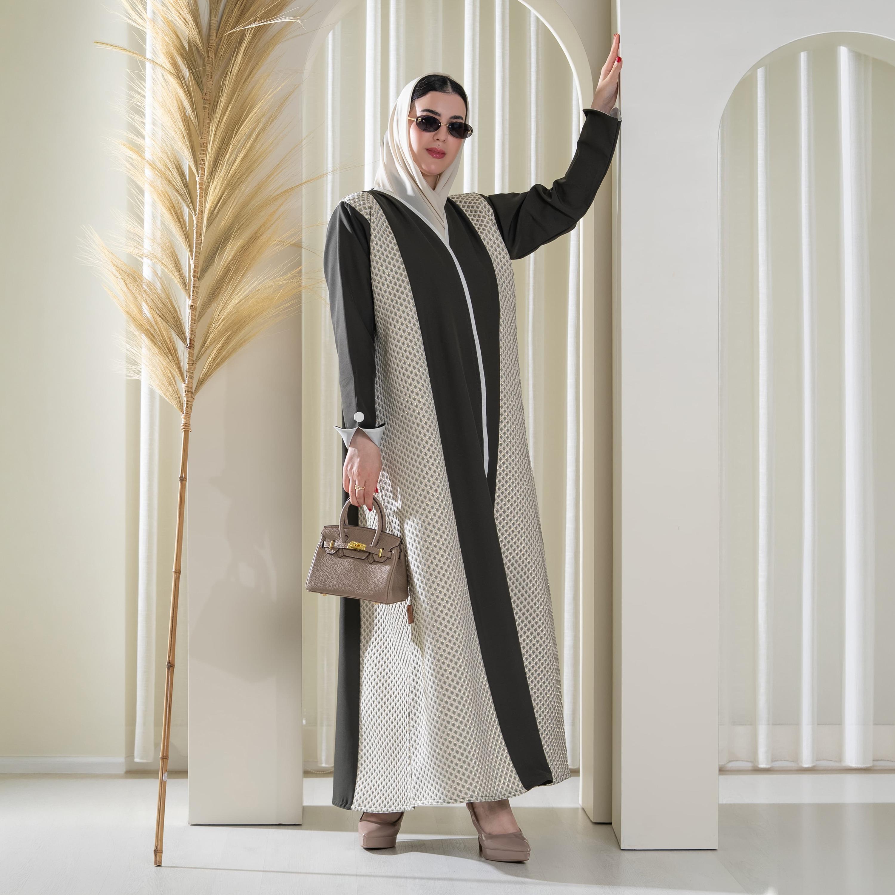 عباية سهرة نسائية "نصف كلوش" بنقشة هندسية قماش كريب - متعددة الألوان من إيليجنت حجاب-women-arabicclothing-abayas-image-1