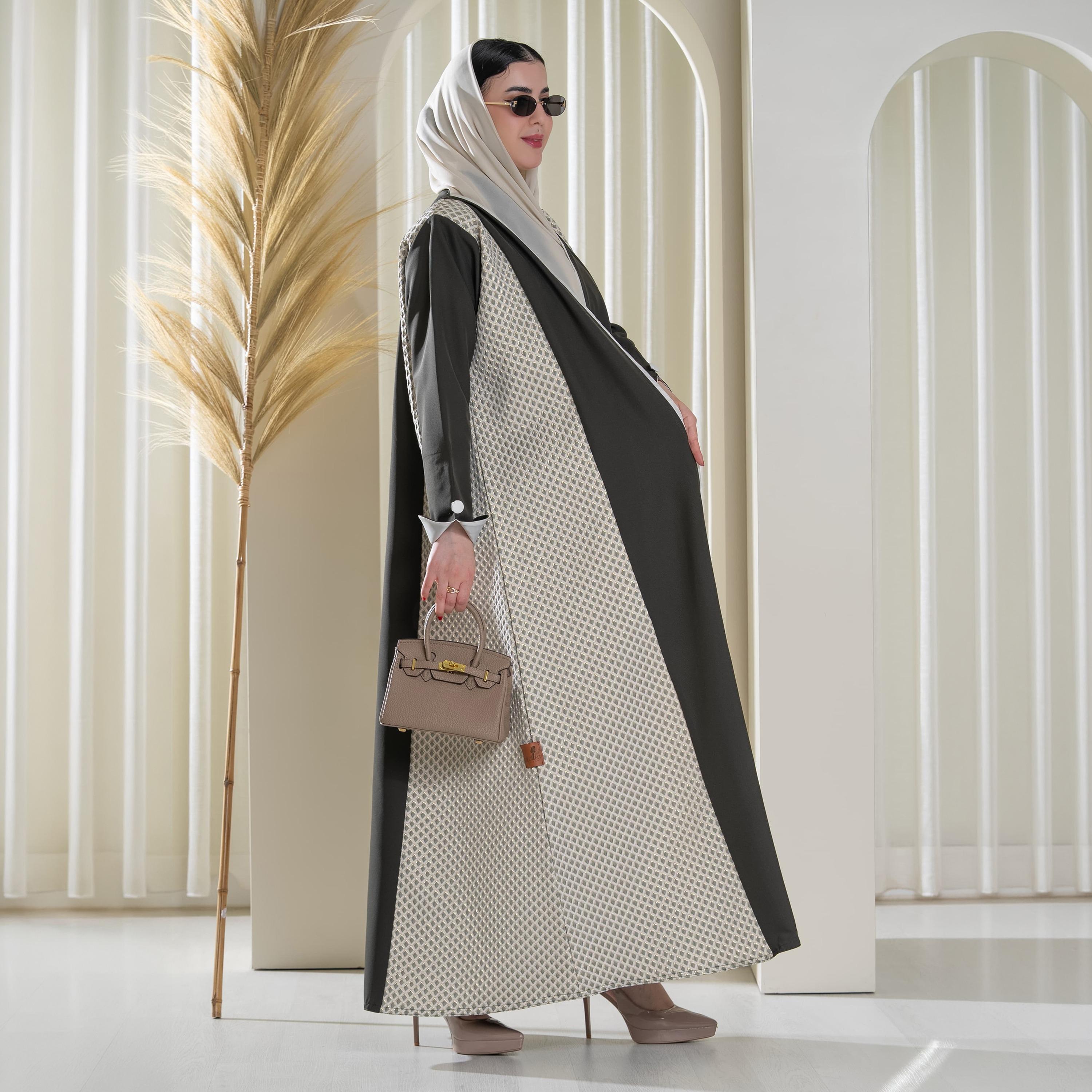عباية سهرة نسائية "نصف كلوش" بنقشة هندسية قماش كريب - متعددة الألوان من إيليجنت حجاب-women-arabicclothing-abayas-image-2