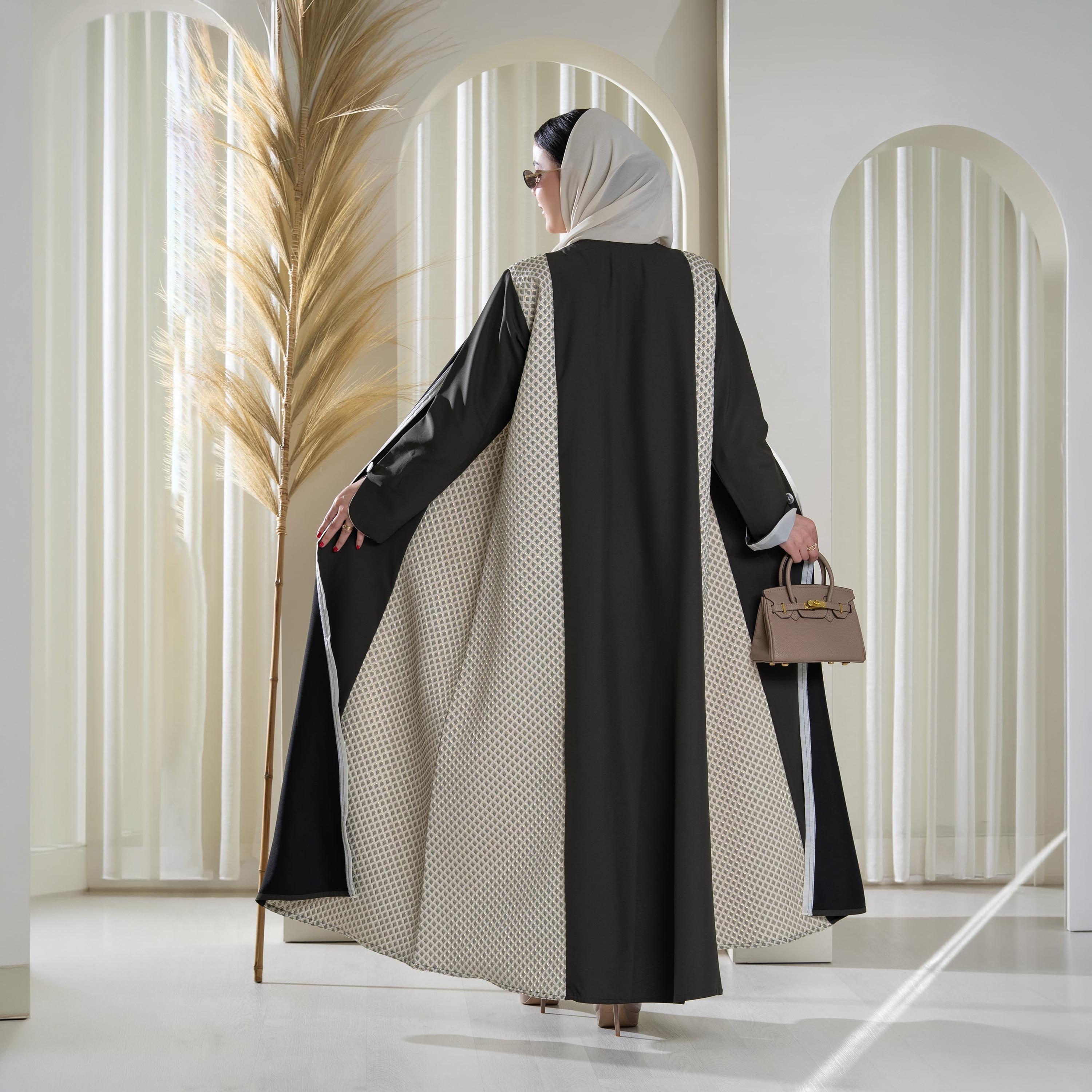 عباية سهرة نسائية "نصف كلوش" بنقشة هندسية قماش كريب - متعددة الألوان من إيليجنت حجاب-women-arabicclothing-abayas-image-3
