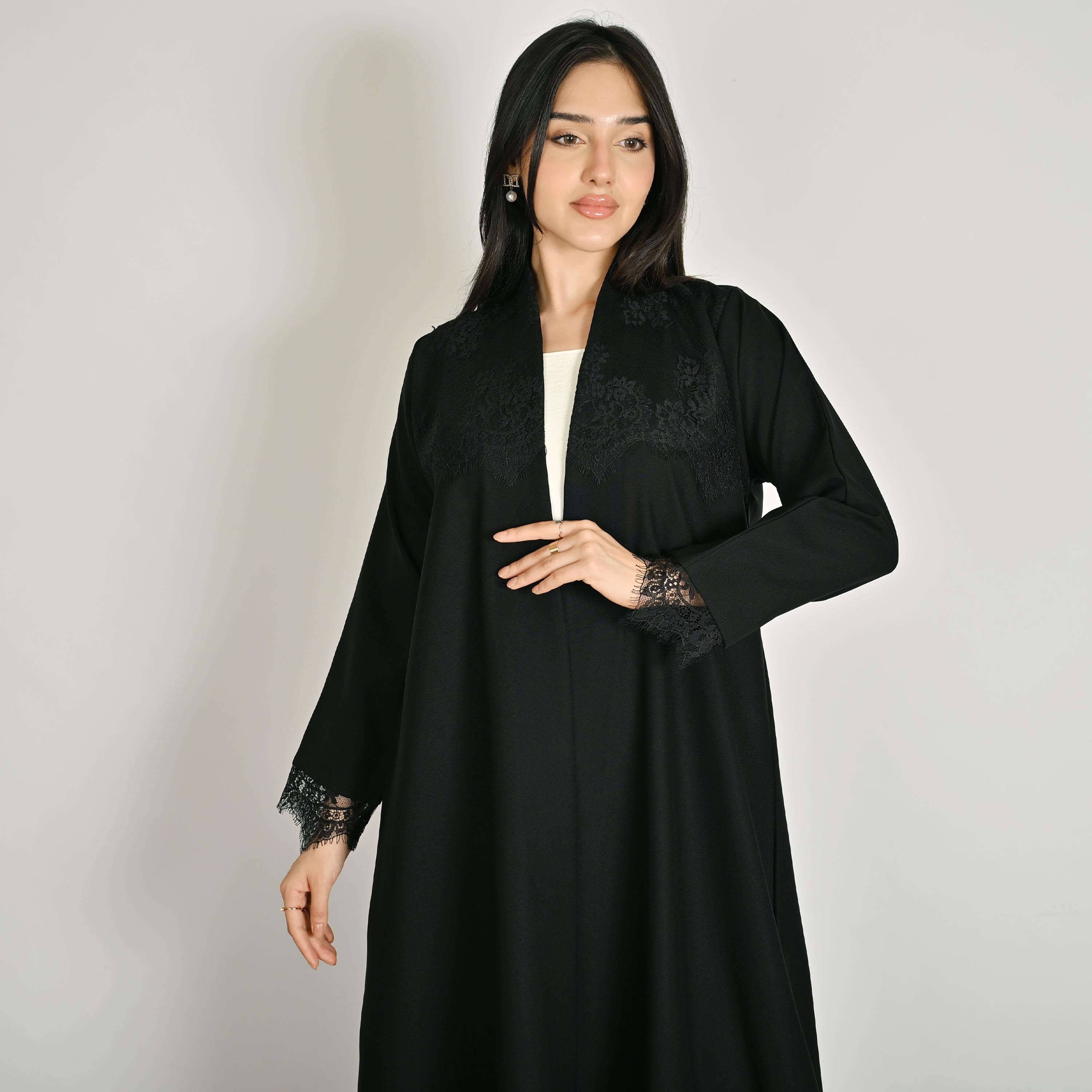 عباية كتان حريمي بتفاصيل دانتيل باللون الأسود من حوراء-women-arabicclothing-abayas-image-2