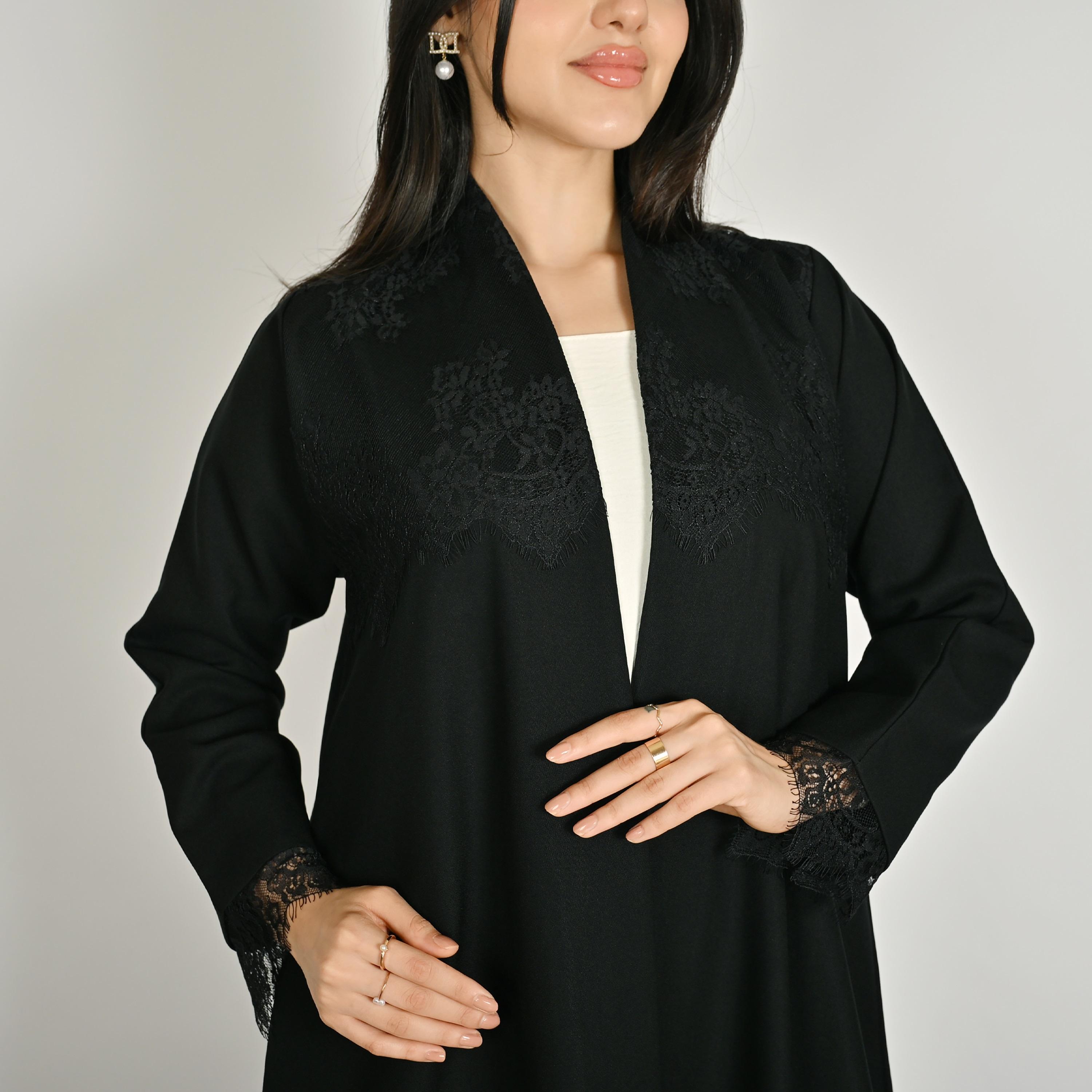 عباية كتان حريمي بتفاصيل دانتيل باللون الأسود من حوراء-women-arabicclothing-abayas-image-3