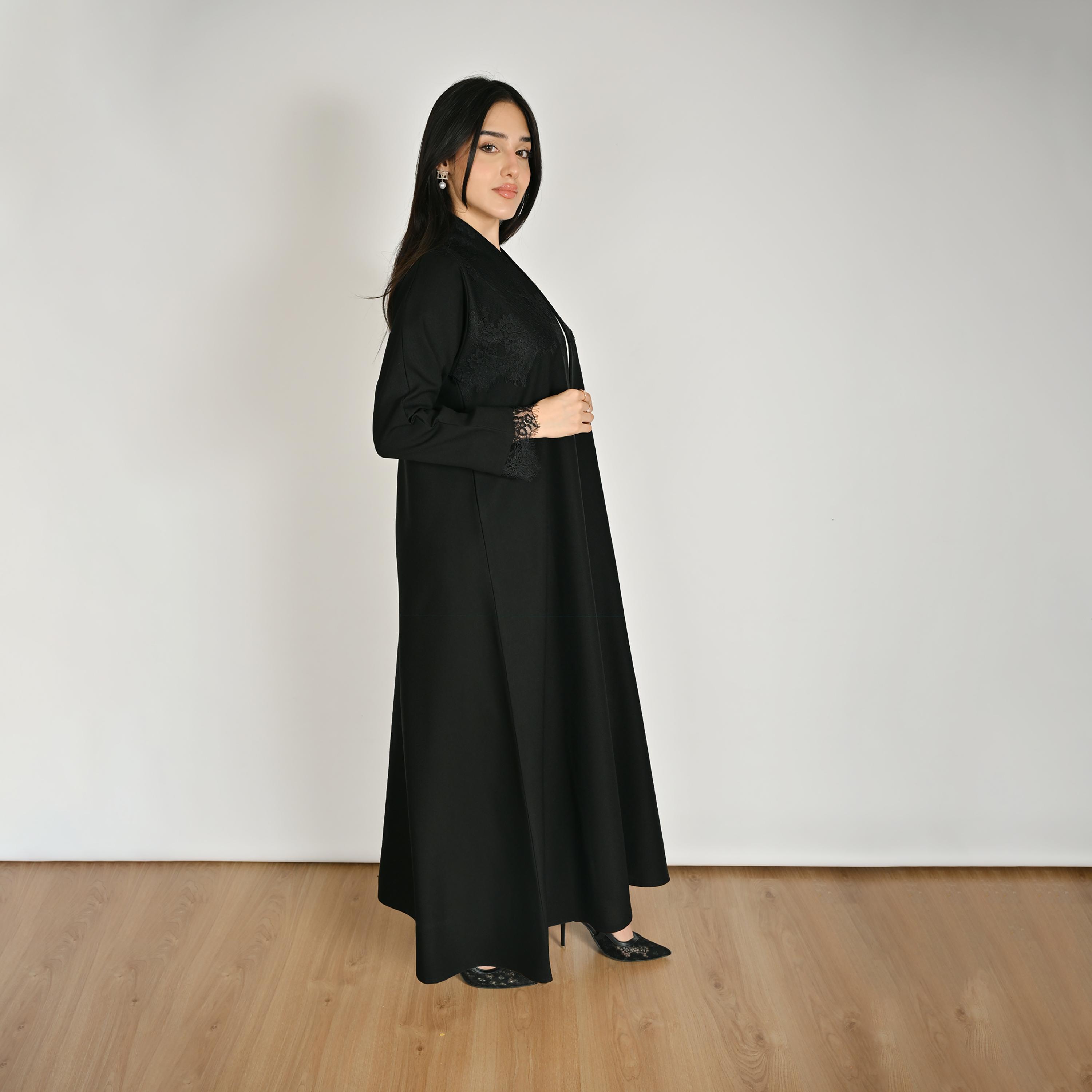 عباية كتان حريمي بتفاصيل دانتيل باللون الأسود من حوراء-women-arabicclothing-abayas-image-5