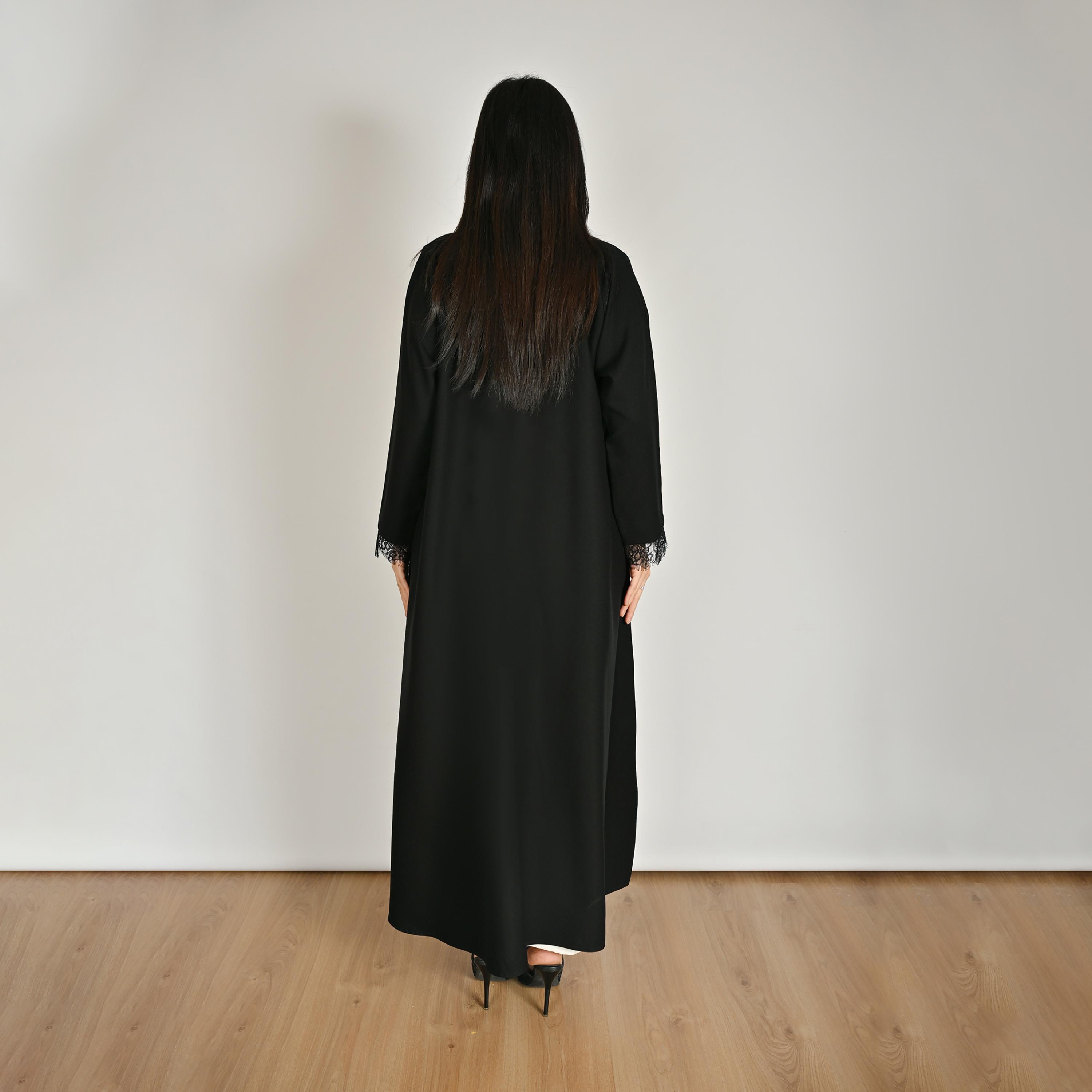 عباية كتان حريمي بتفاصيل دانتيل باللون الأسود من حوراء-women-arabicclothing-abayas-image-6