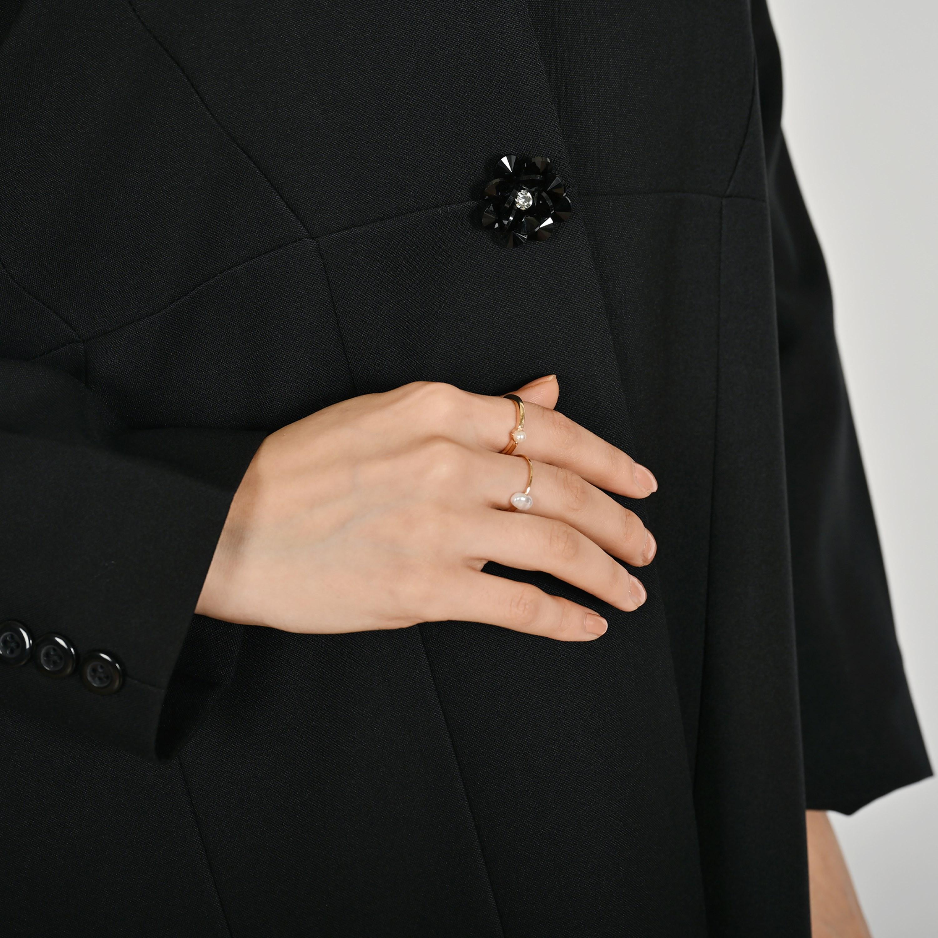 عباية كتان حريمي مفتوحة من الأمام بتفاصيل أزرار كريستال مع حجاب من حوراء-women-arabicclothing-abayas-image-3