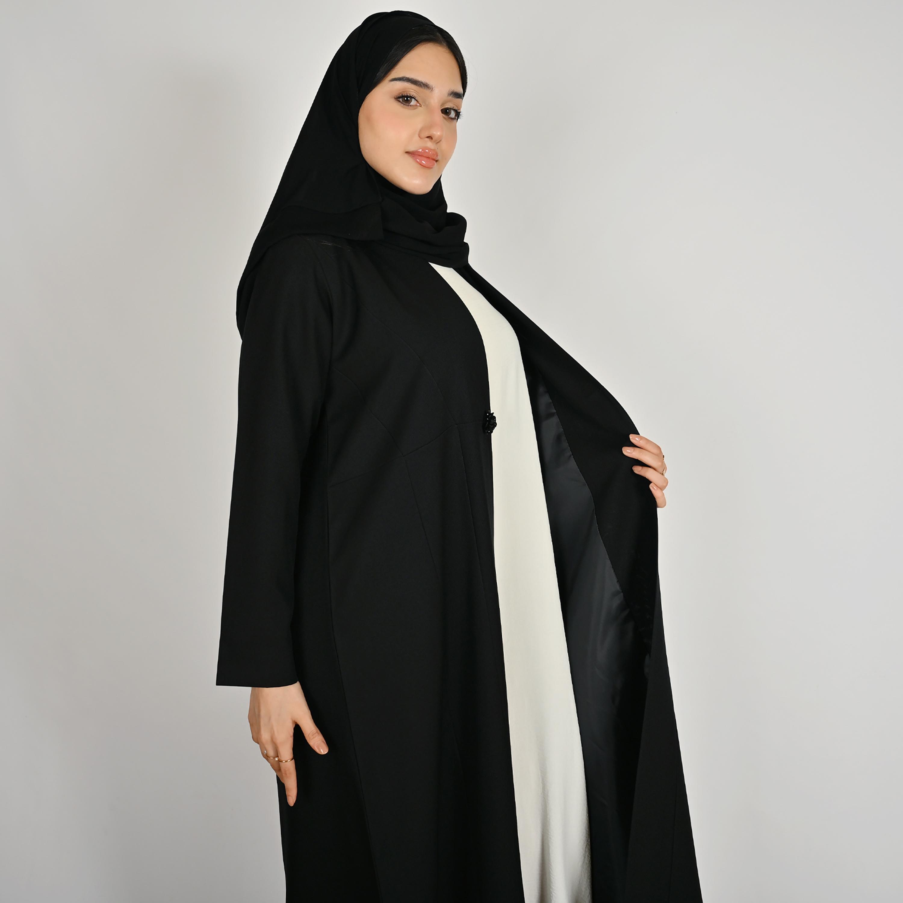 عباية كتان حريمي مفتوحة من الأمام بتفاصيل أزرار كريستال مع حجاب من حوراء-women-arabicclothing-abayas-image-4