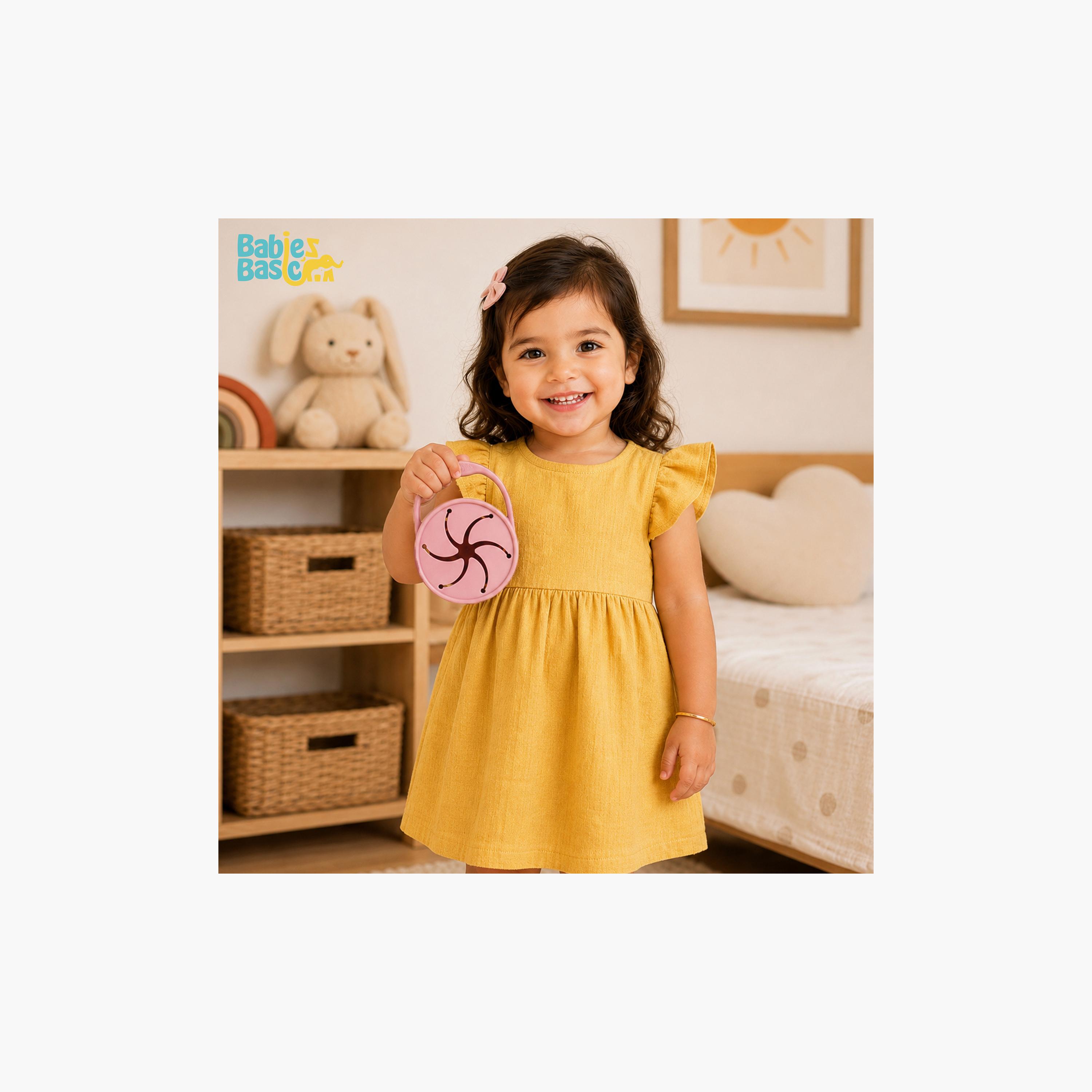 كوب سيليكون قابل للطي للوجبات الخفيفة مع غطاء - 150 مل من بيبيز بيزك-baby-feeding-mealtimeessentials-image-4