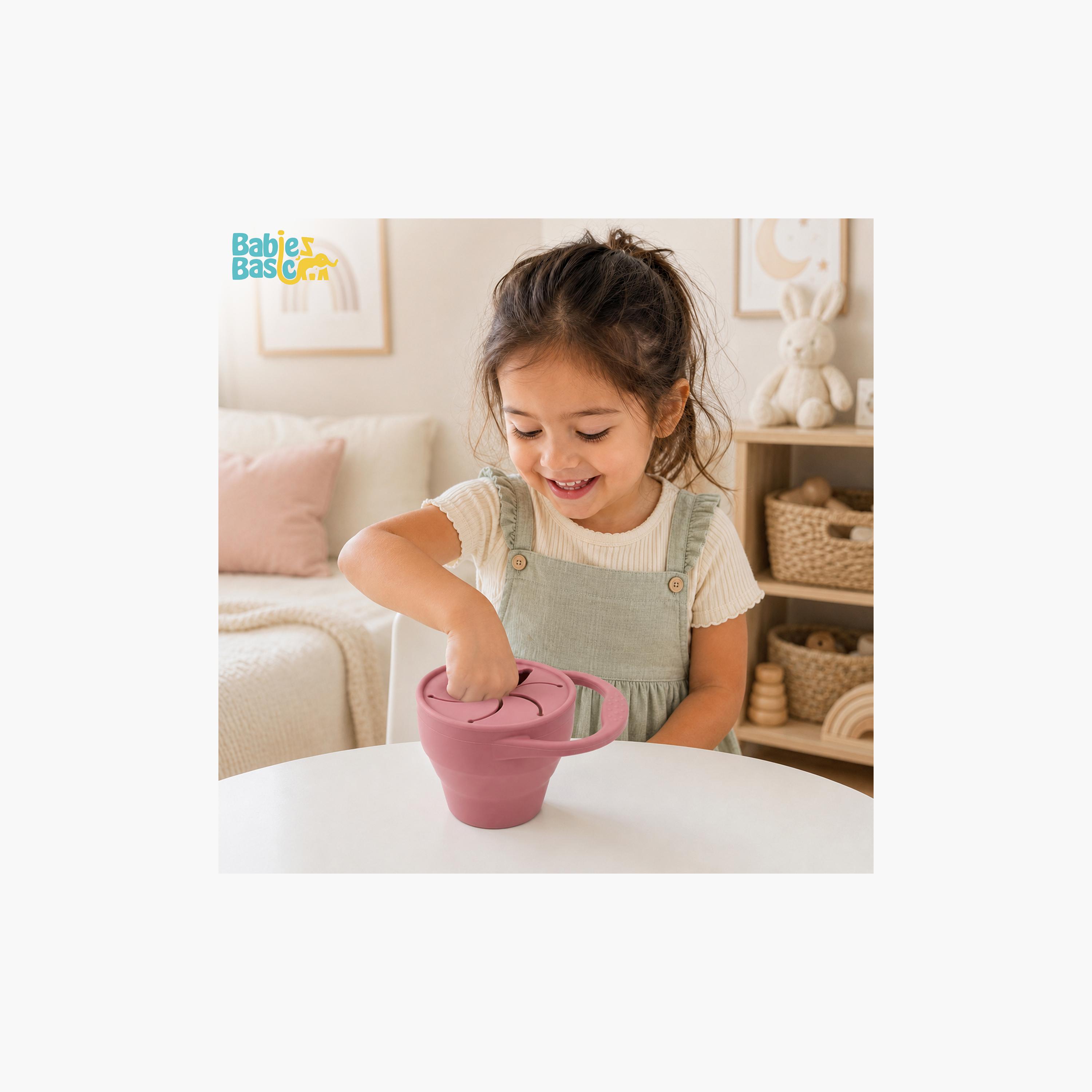كوب سيليكون قابل للطي للوجبات الخفيفة مع غطاء - 150 مل من بيبيز بيزك-baby-feeding-mealtimeessentials-image-4