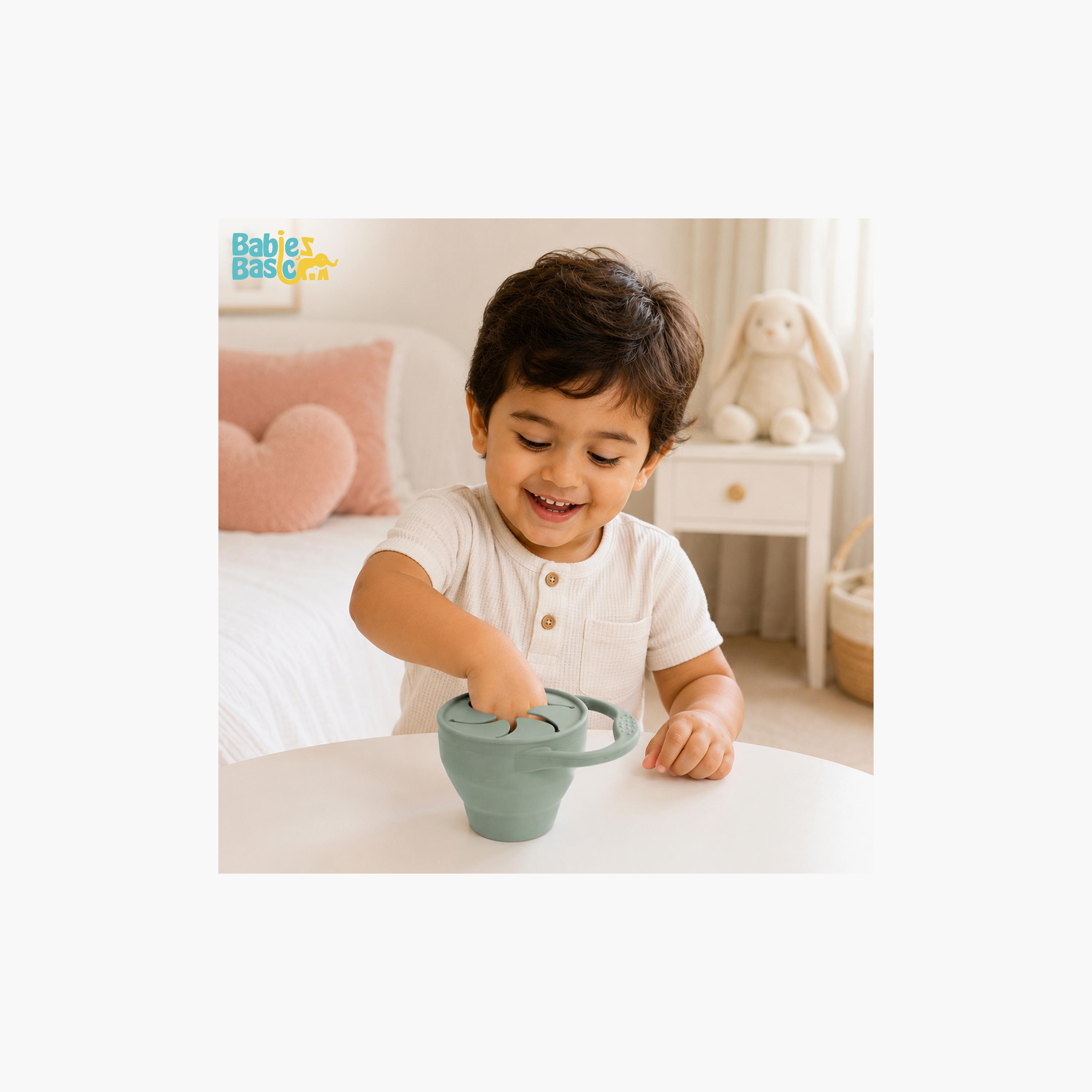 كوب سيليكون قابل للطي للوجبات الخفيفة مع غطاء - 150 مل من بيبيز بيزك-baby-feeding-mealtimeessentials-image-4