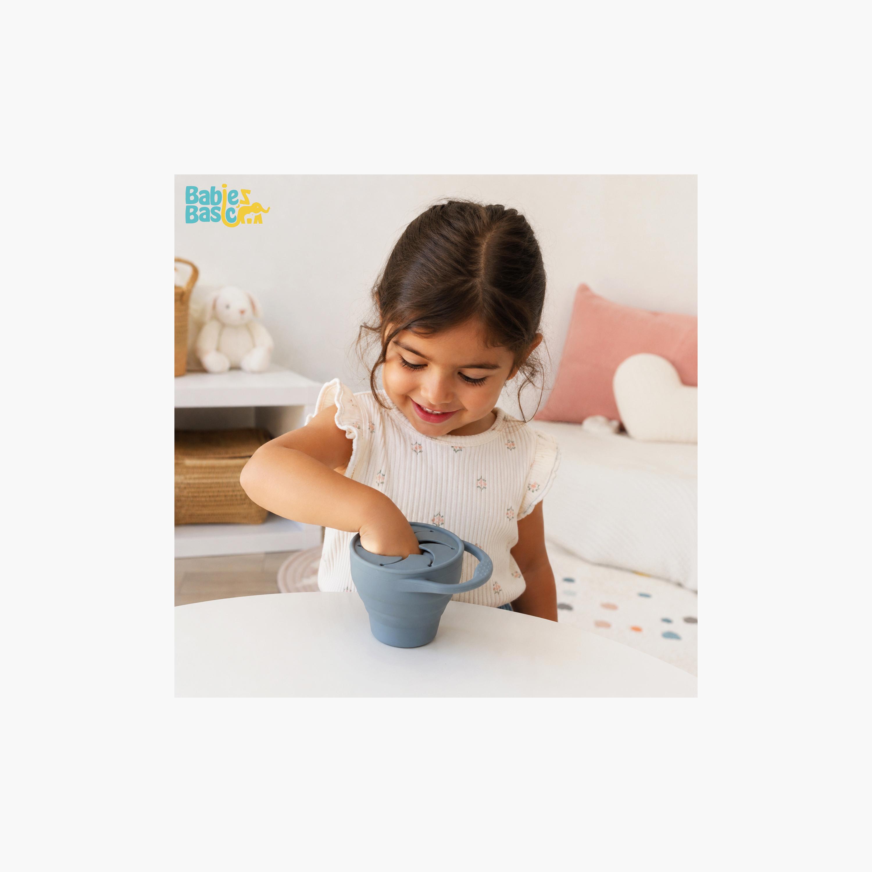 كوب سيليكون قابل للطي للوجبات الخفيفة مع غطاء - 150 مل من بيبيز بيزك-baby-feeding-mealtimeessentials-image-4