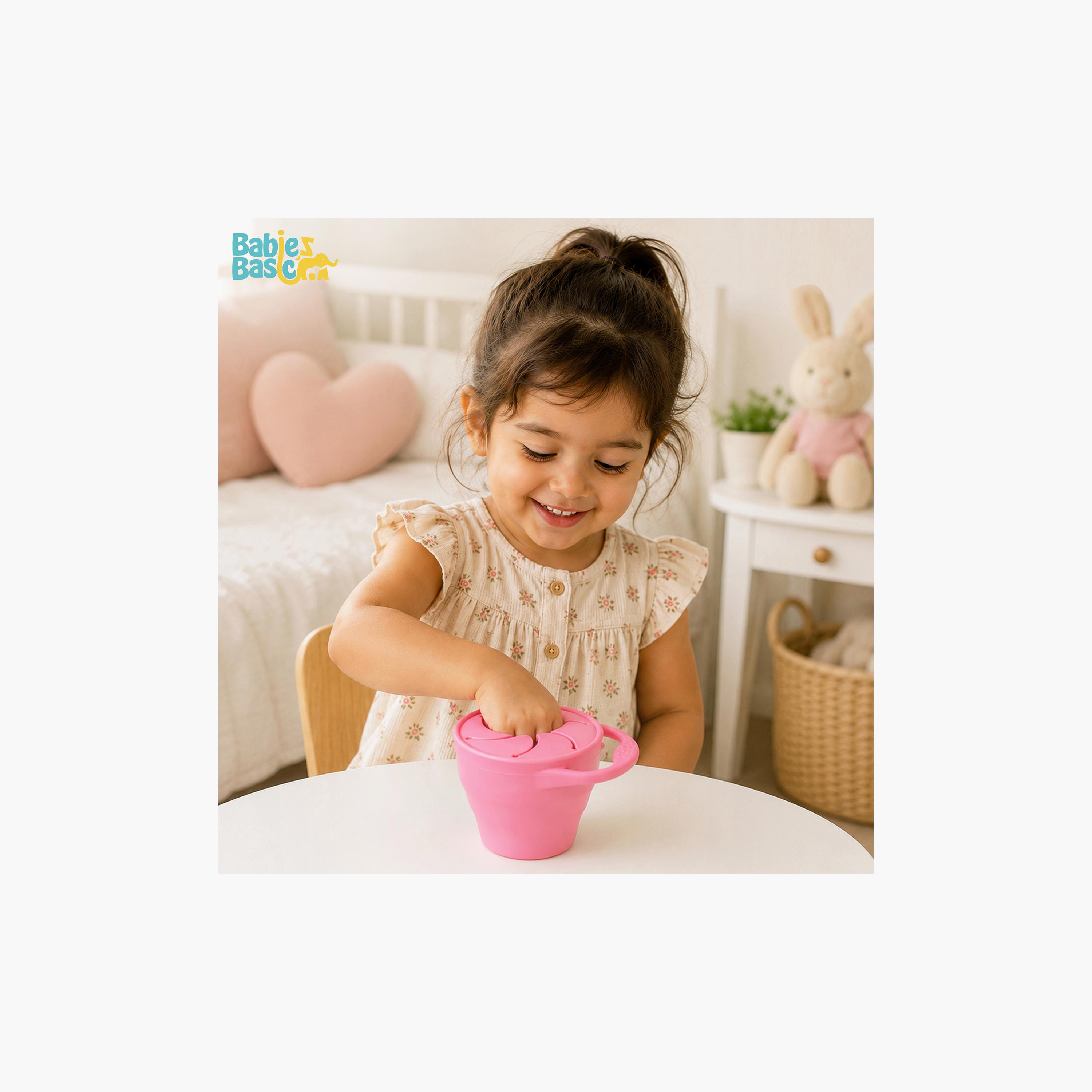 كوب سيليكون قابل للطي للوجبات الخفيفة مع غطاء - 150 مل من بيبيز بيزك-baby-feeding-mealtimeessentials-image-3