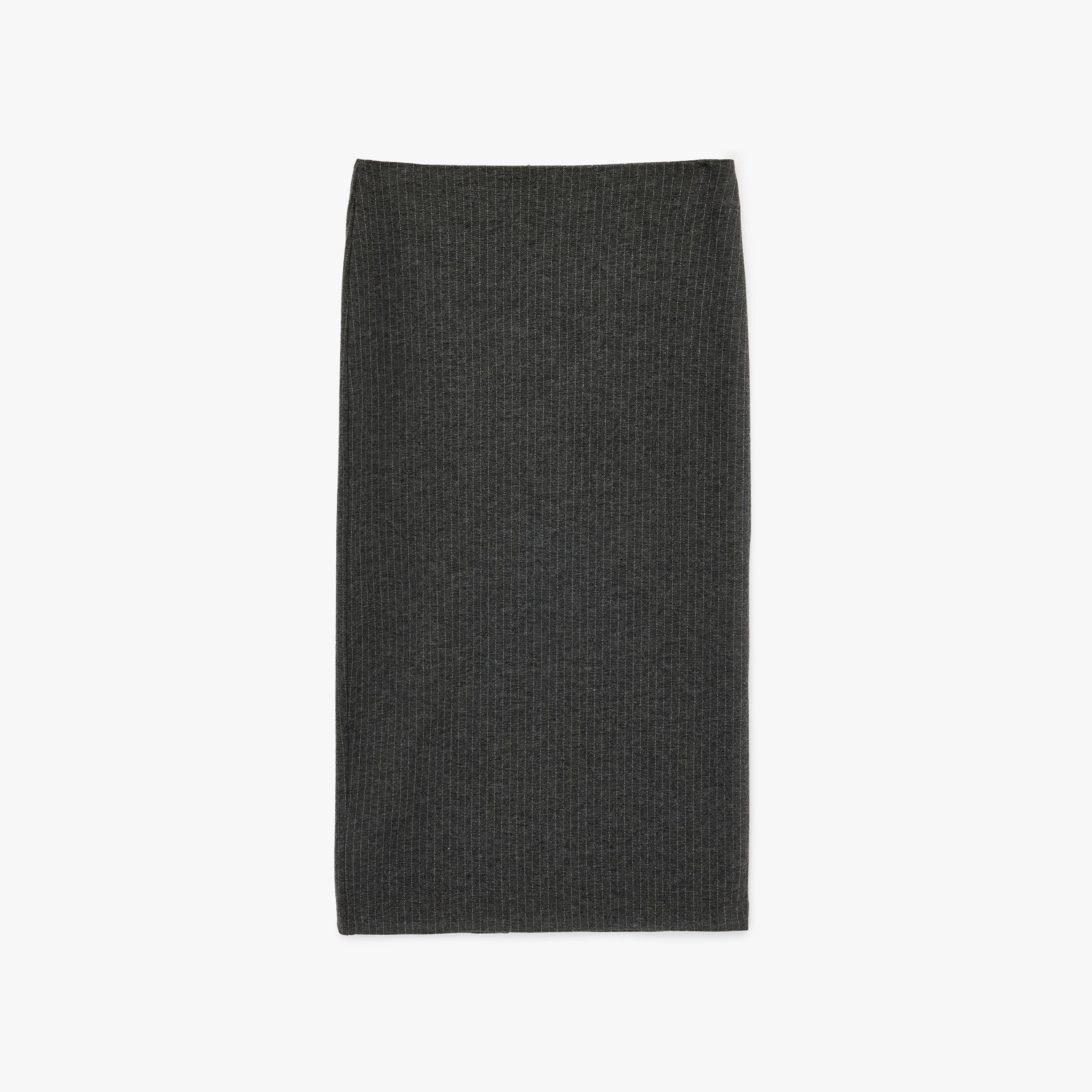 تنورة ميدي نسائية "بنسل" بفتحة ولون فحم مخطط بلمعة شيمر من كوتون-women-clothing-bottoms-skirts-image-3