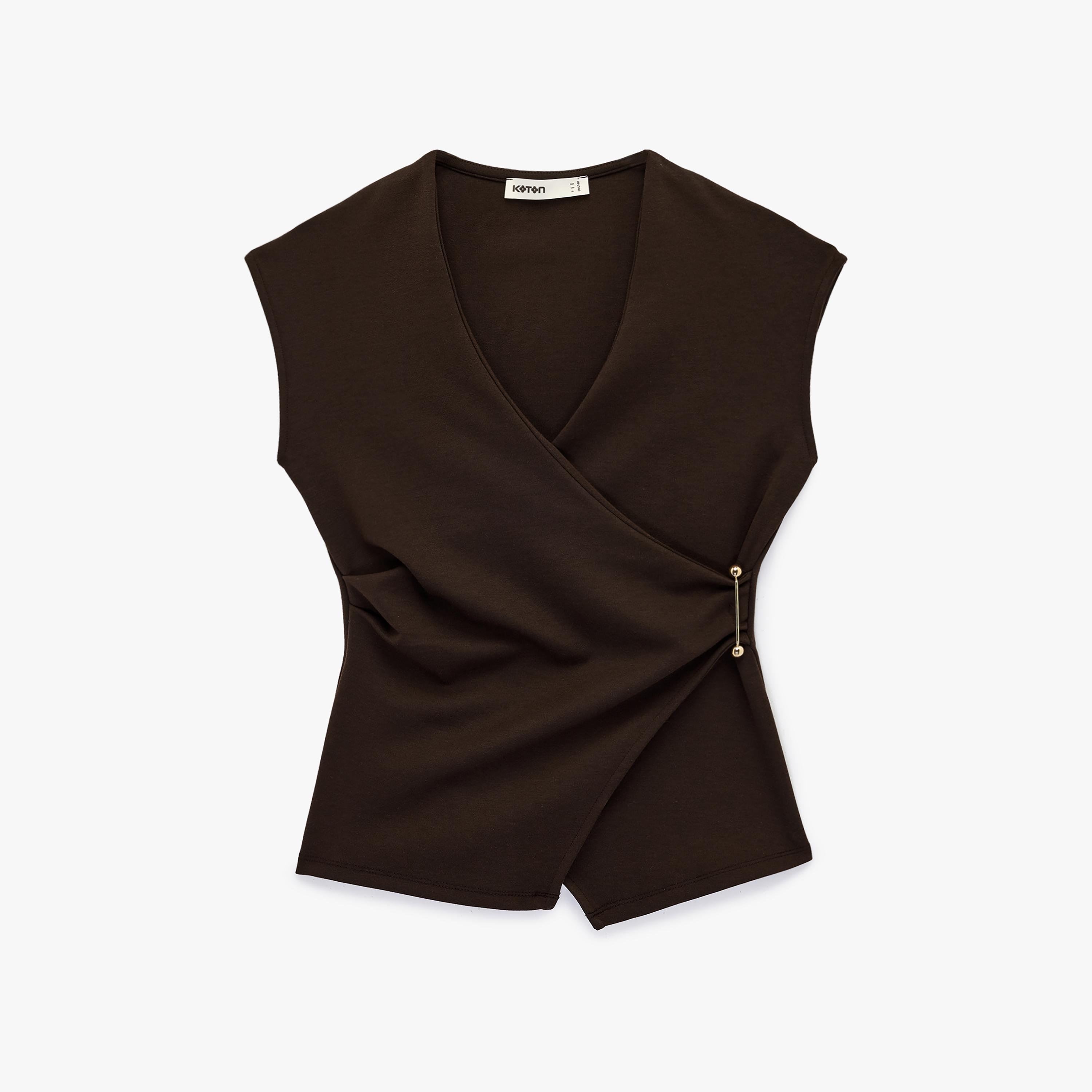 بلوزة نسائية بتصميم لف وفتحة رقبة "V" متقاطعة بلون بني من كوتون-women-clothing-shirtsandblouses-blouses-image-3