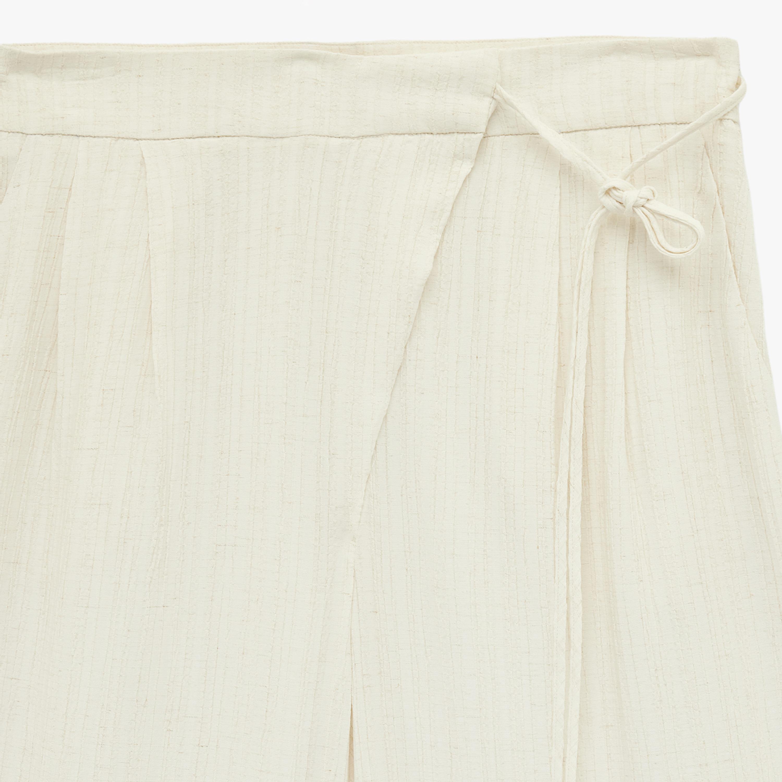بنطلون نسائي واسع الساق بخصر برباط وقماش كتان بارز بلون بيج من كوتون-women-clothing-bottoms-trousers-image-3