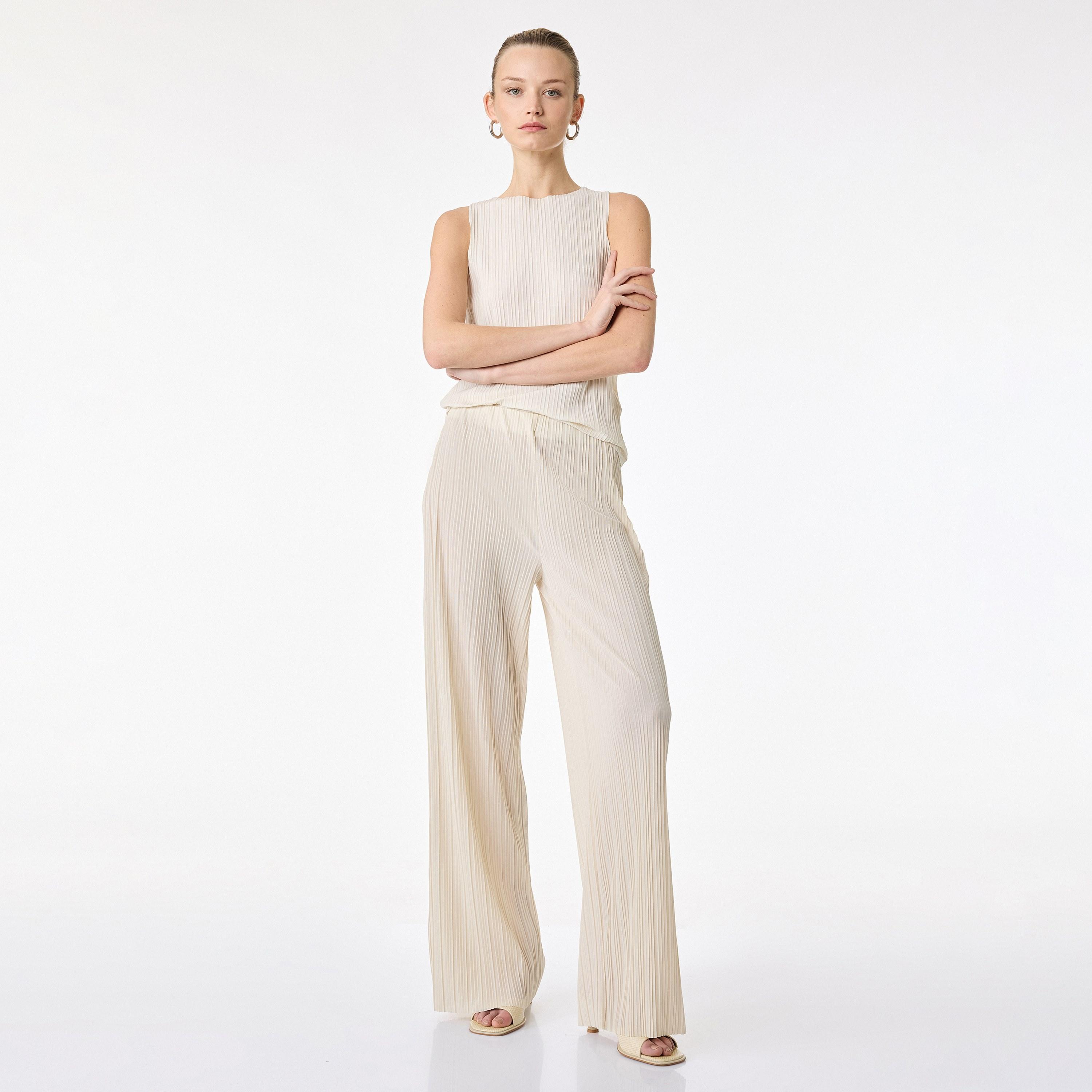 بنطلون نسائي واسع الساق بتصميم "بلاتيد" بكسرات بلون بيج من كوتون-women-clothing-bottoms-trousers-image-2