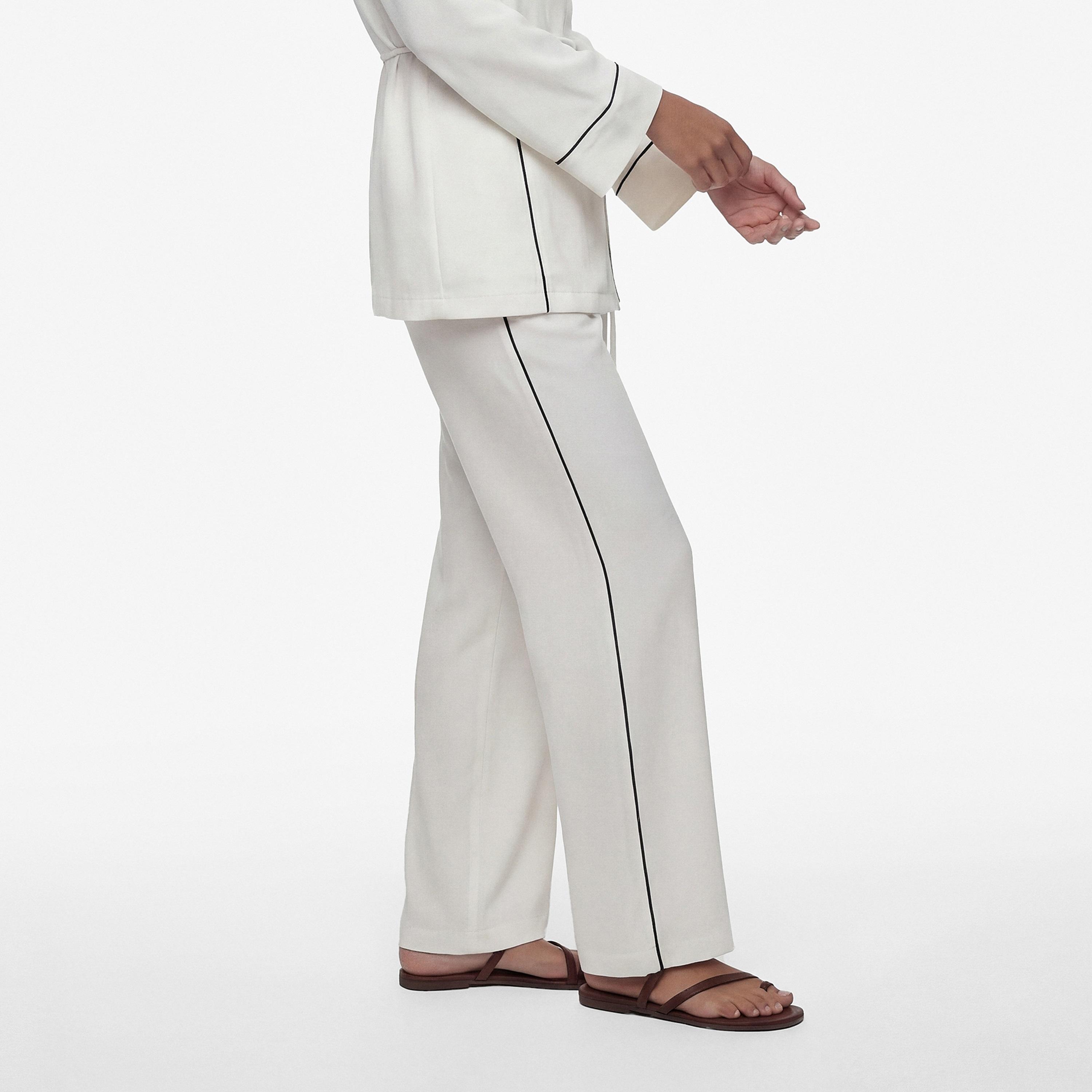 بنطلون نسائي واسع الساق بسحاب وتفاصيل خياطة متباينة بلون أبيض من كوتون-women-clothing-bottoms-trousers-image-3
