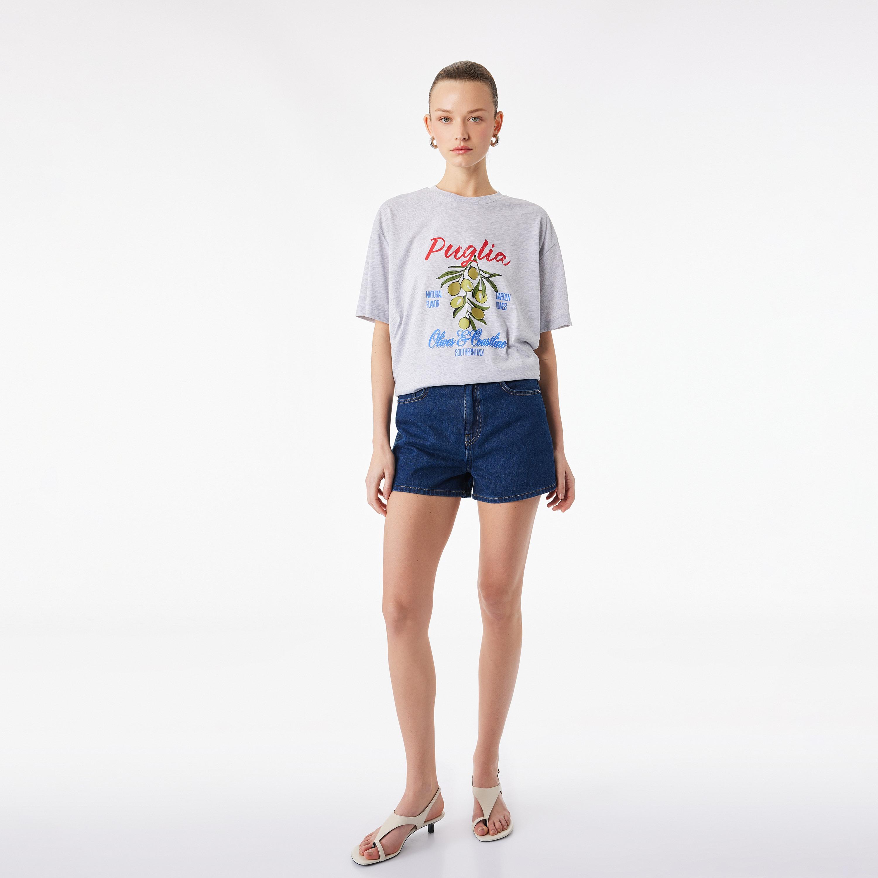تيشيرت نسائي بطبعة "غرافيك" الزيتون بلون رمادي من كوتون-women-clothing-tshirts-image-2
