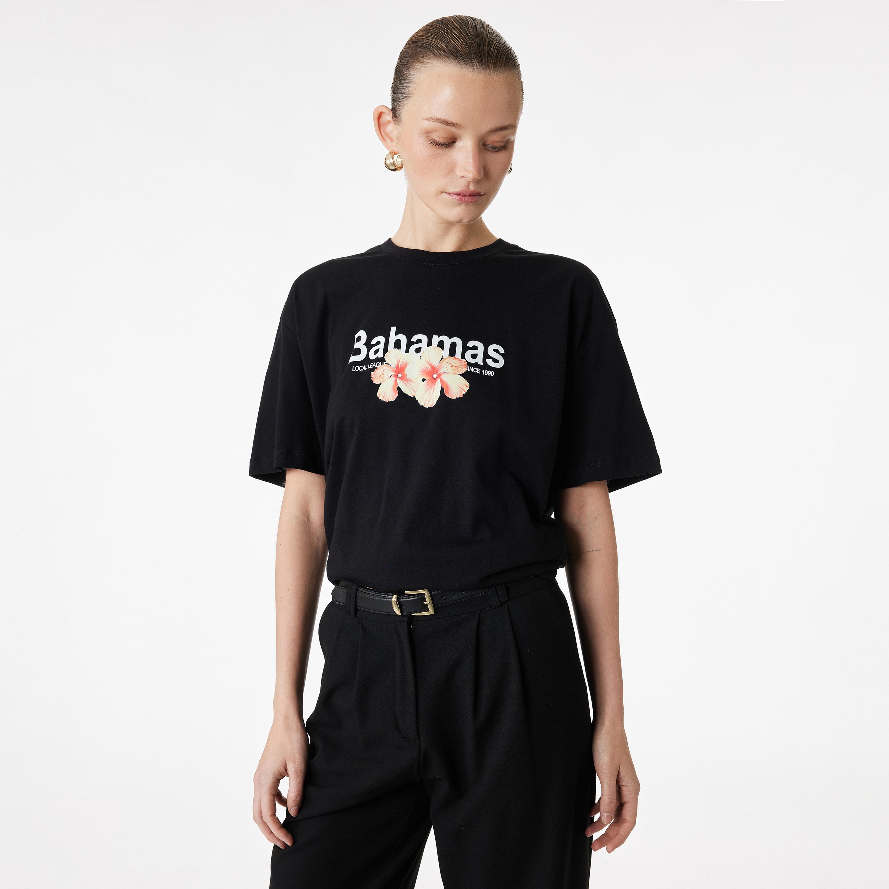 تيشيرت قطني نسائي بأكمام "دروب شولدر" وطبعة "غرافيك" الزهور بلون أسود من كوتون-women-clothing-tshirts-image-1