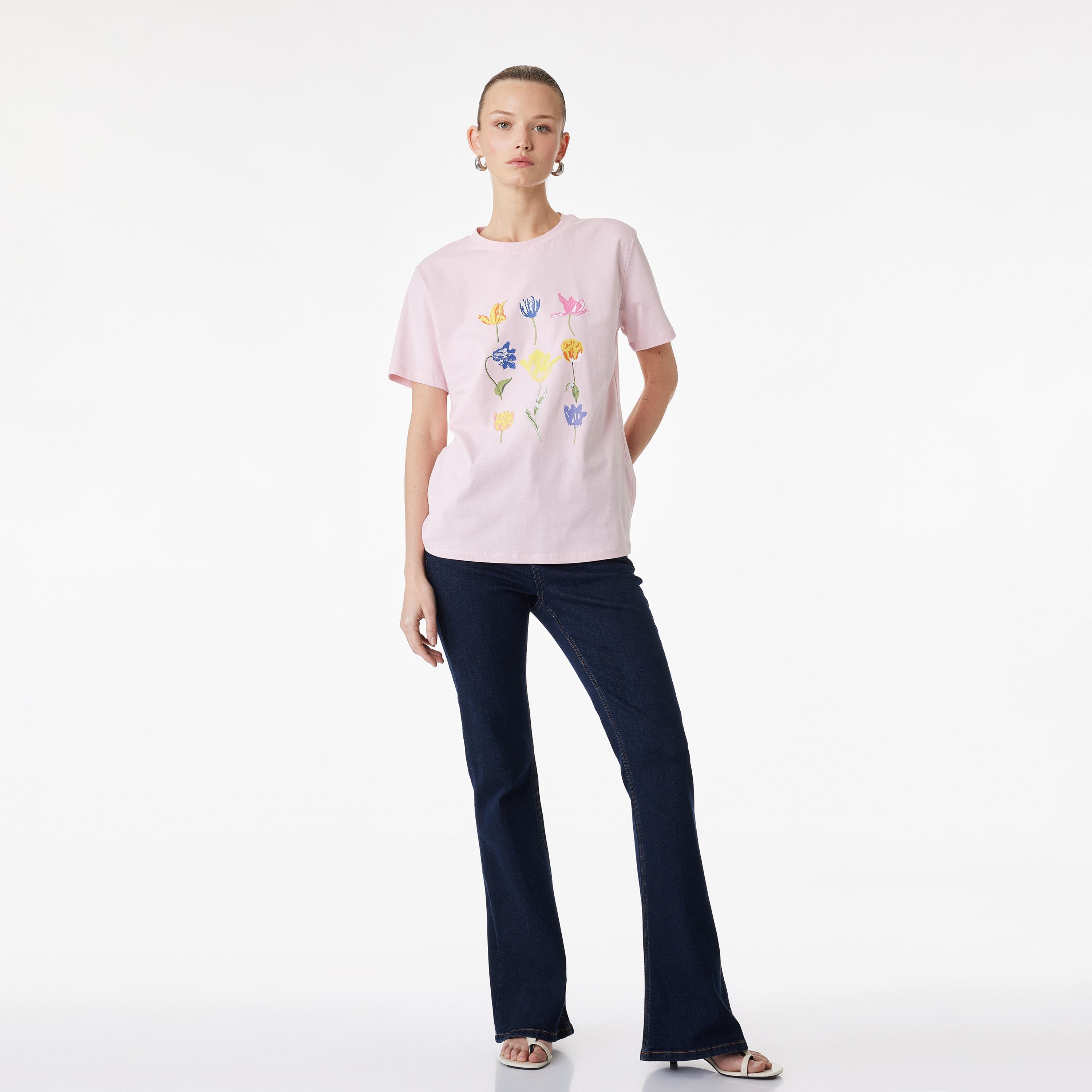 تيشيرت قطني نسائي بطبعة "غرافيك" الزهور بلون وردي من كوتون-women-clothing-tshirts-image-2
