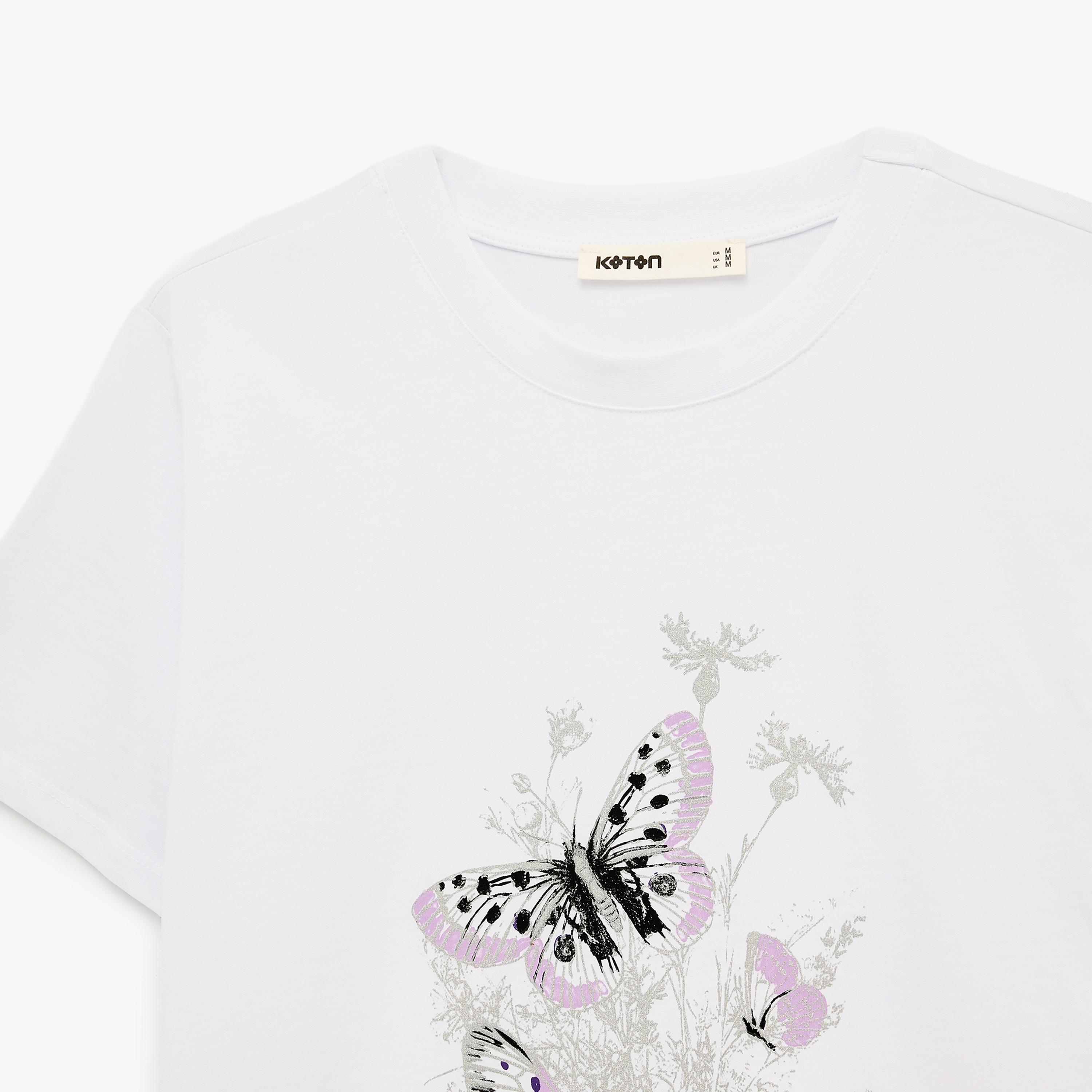 تيشيرت قطني نسائي بطبعة "غرافيك" لفراشة بلون أبيض من كوتون-women-clothing-tshirts-image-5