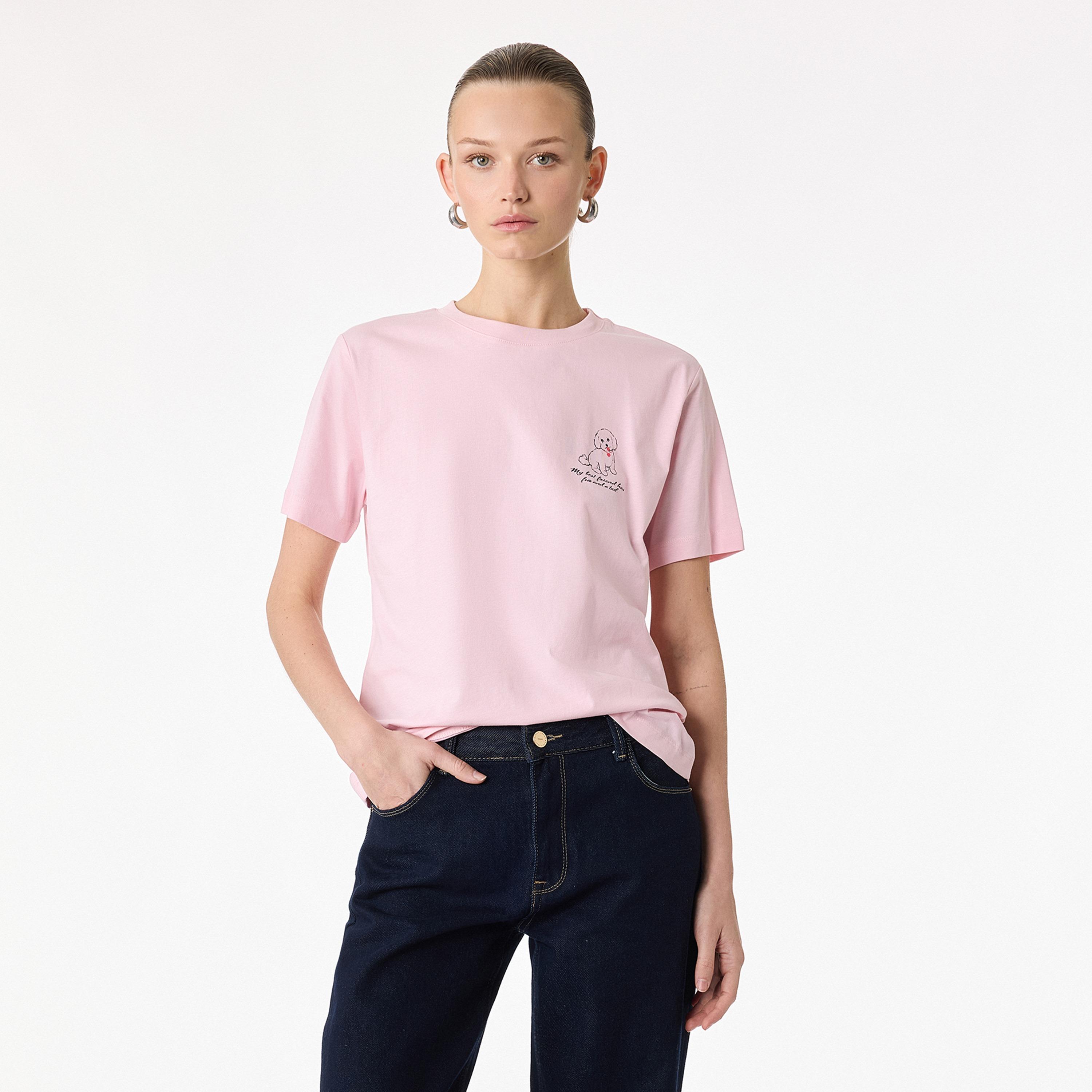 تيشيرت قطني نسائي بطبعة "غرافيك" لجرو بلون وردي من كوتون-women-clothing-tshirts-image-1