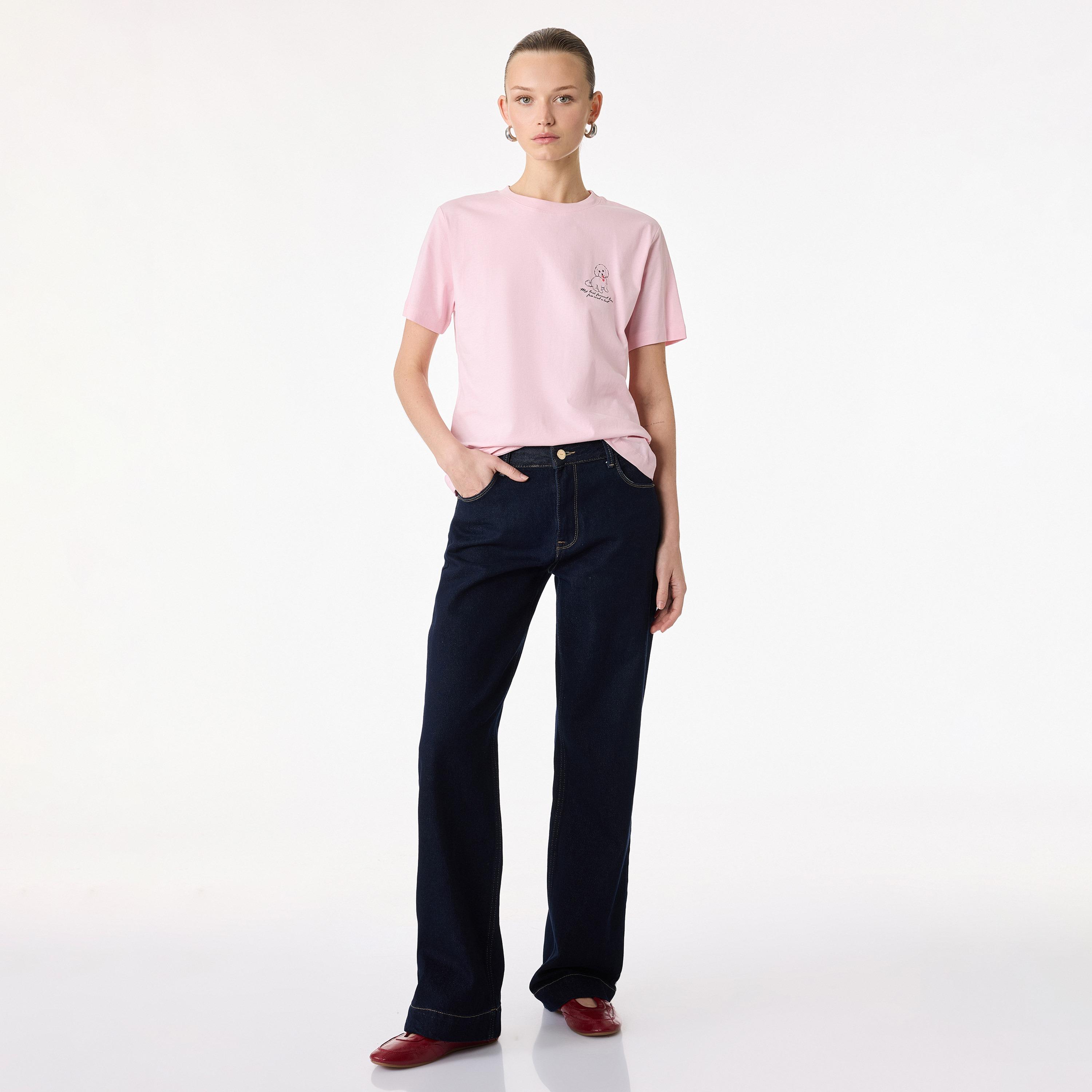 تيشيرت قطني نسائي بطبعة "غرافيك" لجرو بلون وردي من كوتون-women-clothing-tshirts-image-2