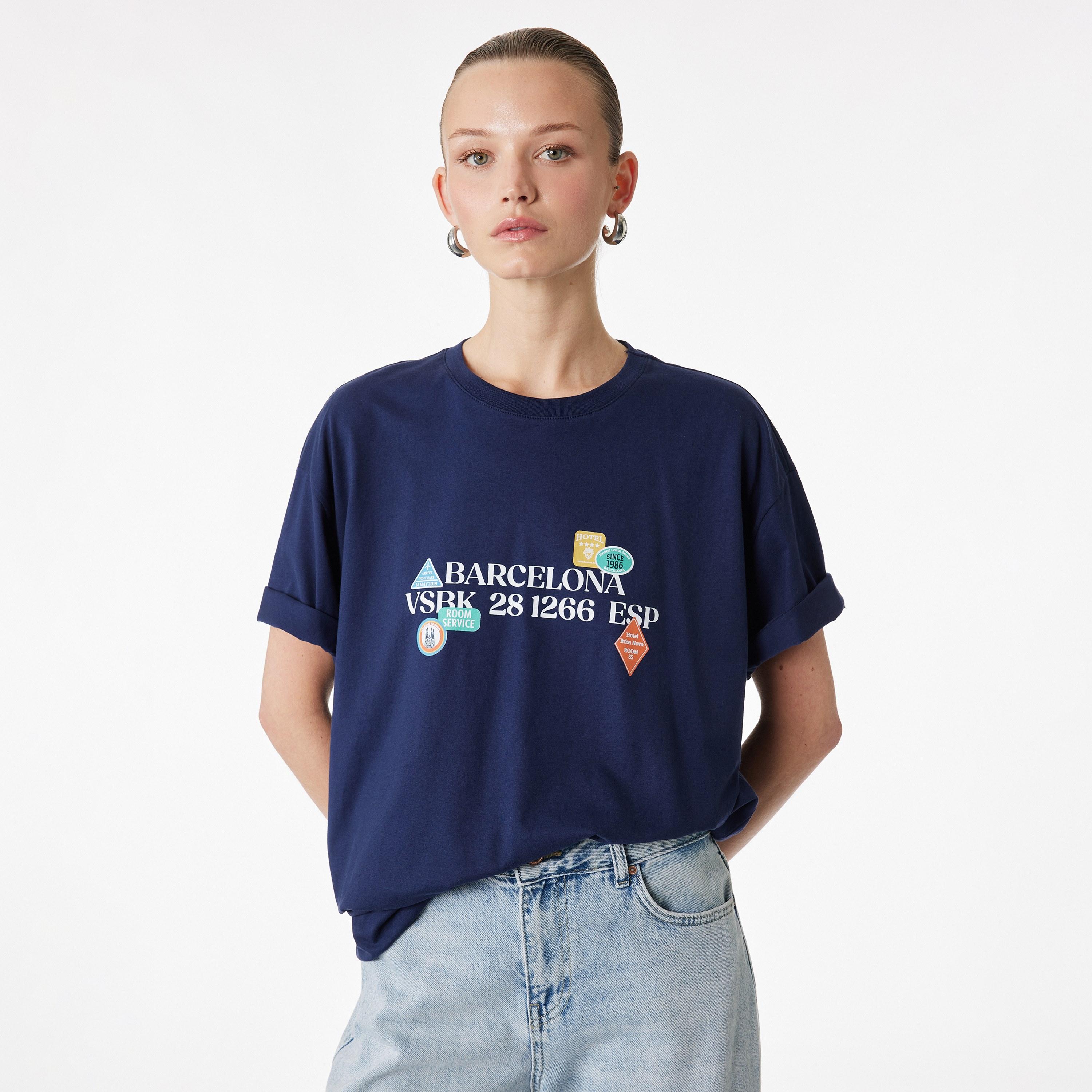 تيشيرت قطني نسائي بطبعة "غرافيك" نصية بلون كحلي من كوتون-women-clothing-tshirts-image-1