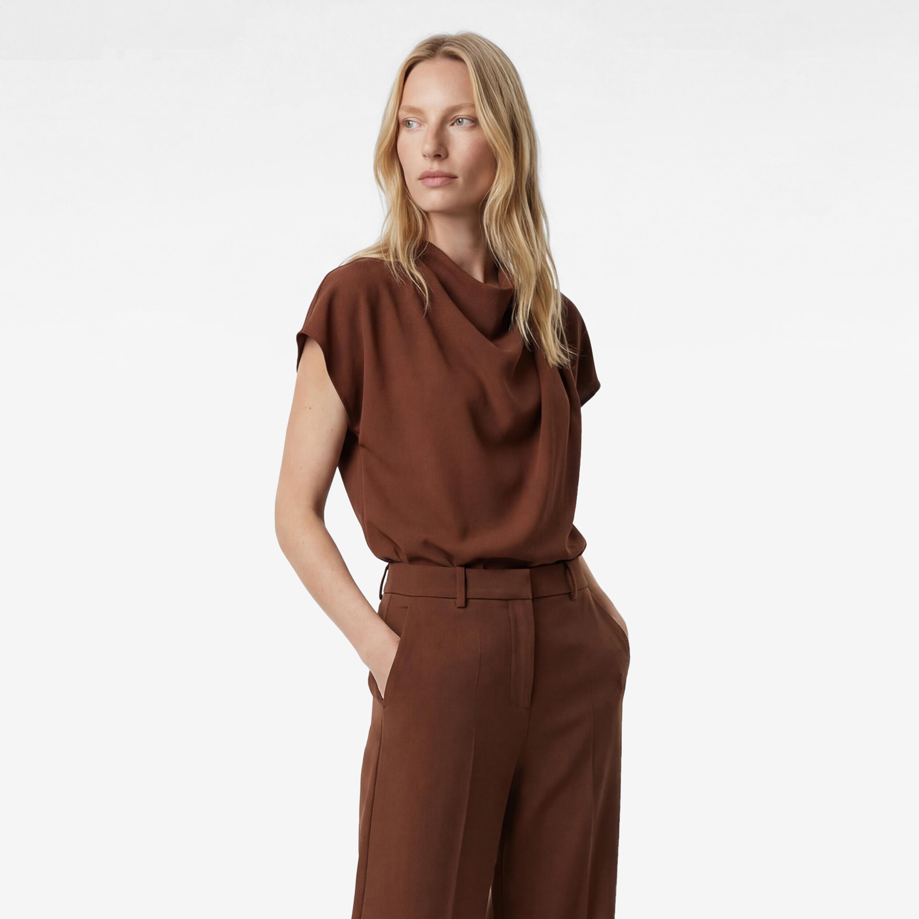 بلوزة نسائية بياقة "كاول نيك" وأكمام "كيب" بلون بني من كوتون-women-clothing-shirtsandblouses-blouses-image-1