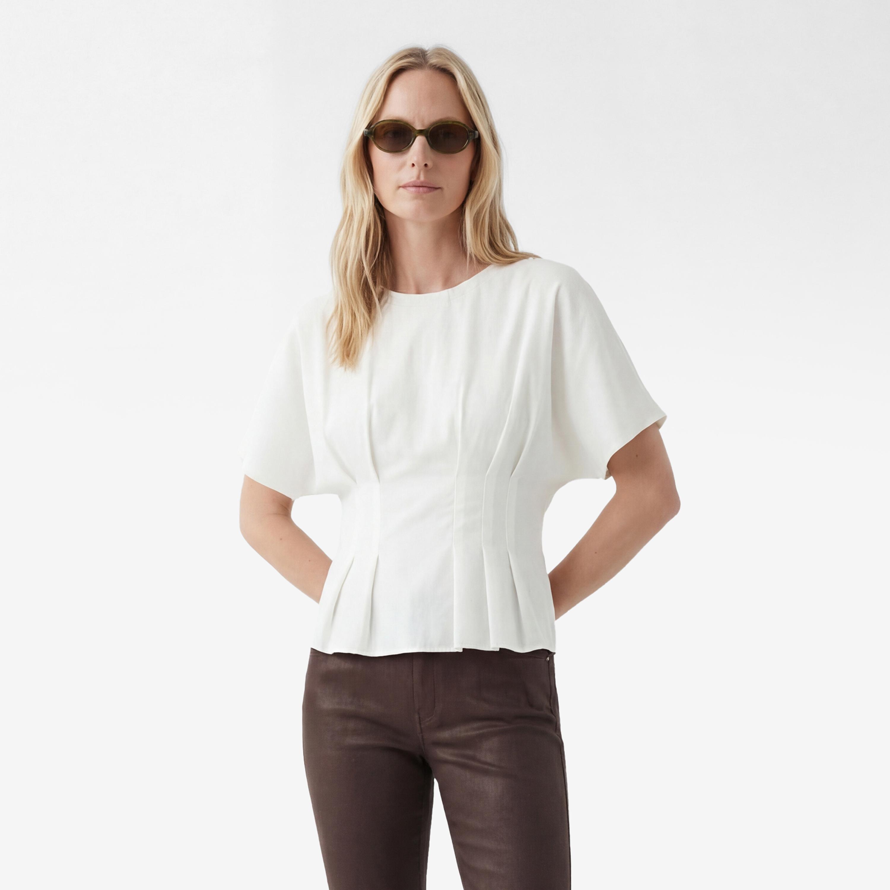 بلوزة نسائية بياقة بلون أوف وايت من كوتون-women-clothing-shirtsandblouses-blouses-image-1