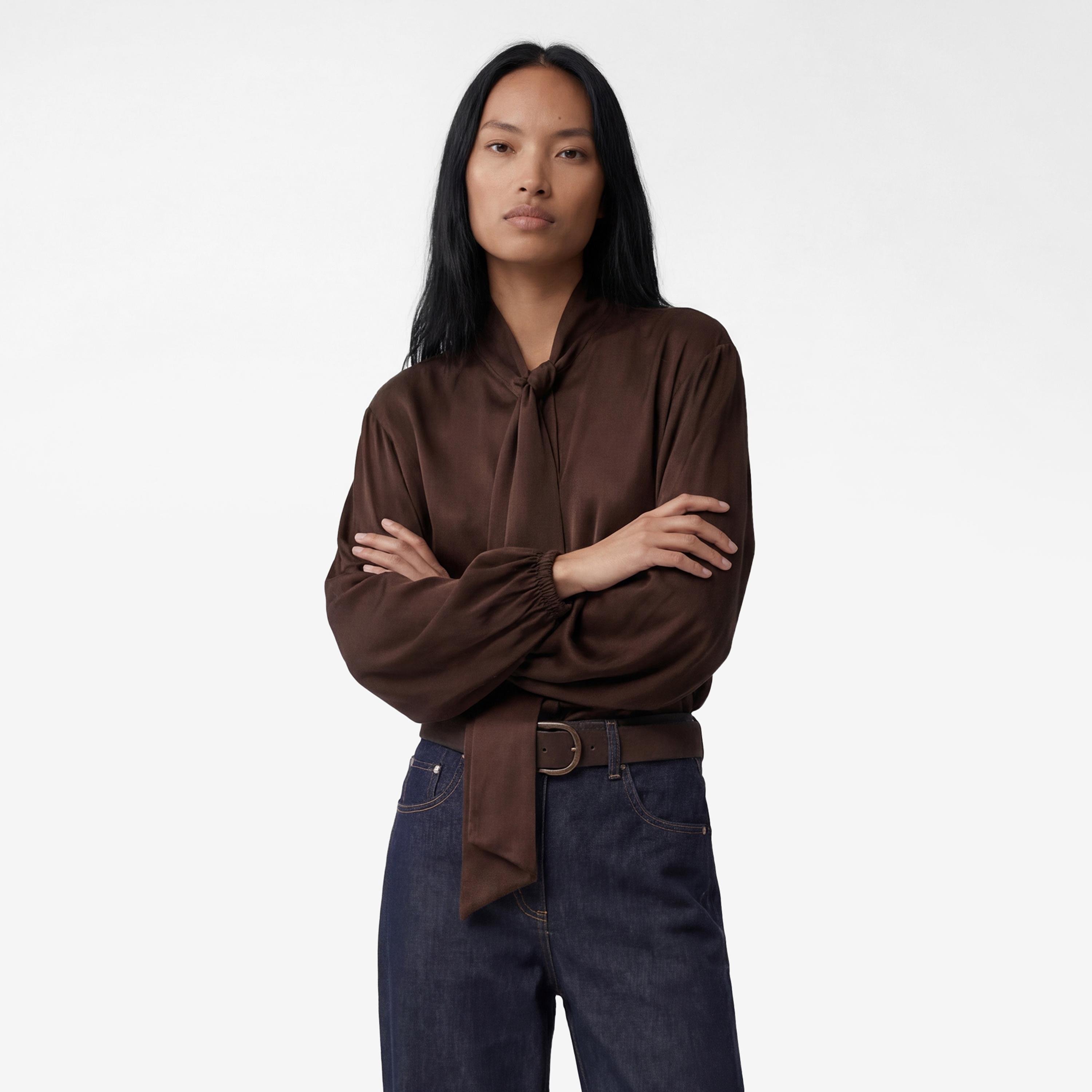 بلوزة نسائية بأكمام "بالون" وياقة "تاي-أب" تربط برباط من كوتون-women-clothing-shirtsandblouses-blouses-image-1