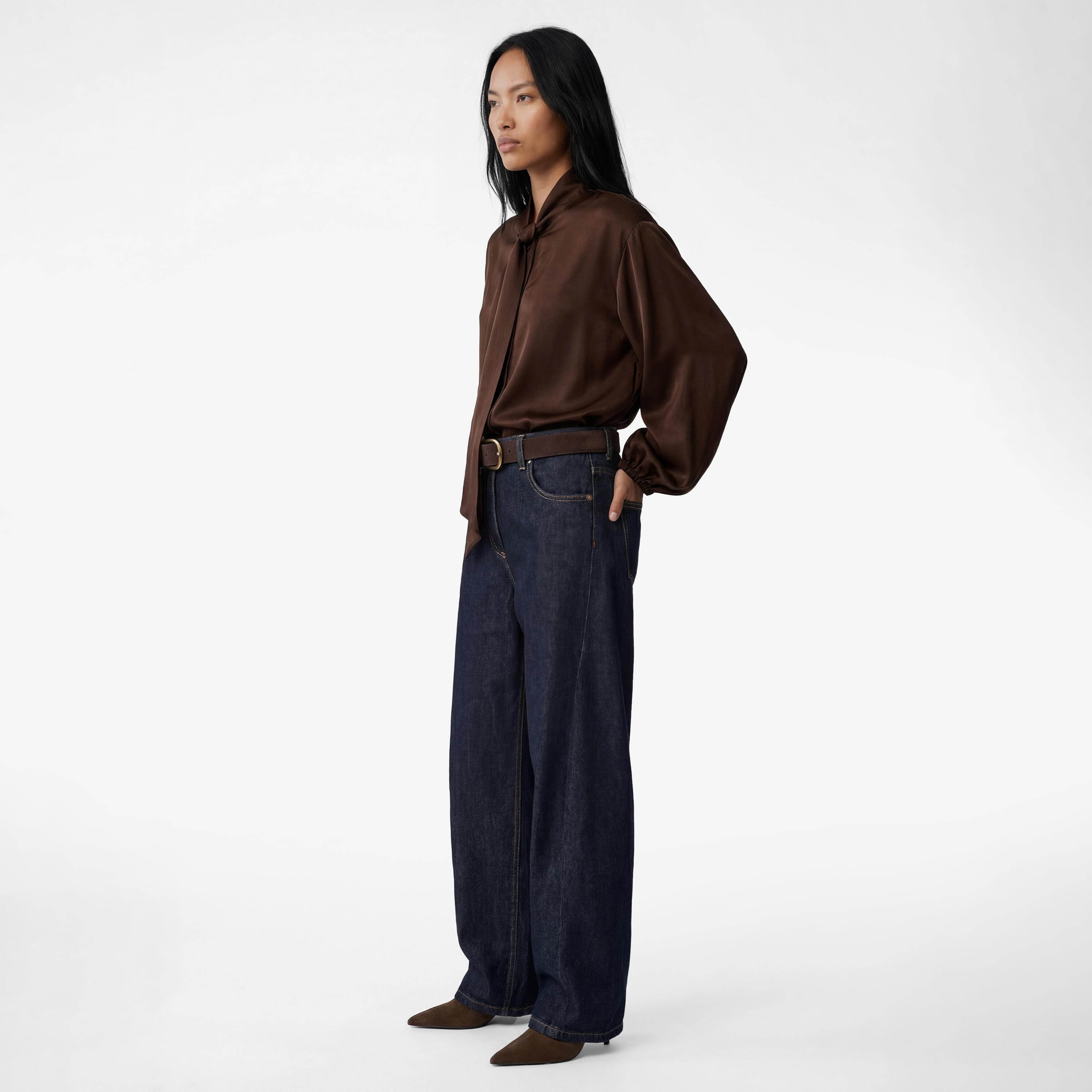 بلوزة نسائية بأكمام "بالون" وياقة "تاي-أب" تربط برباط من كوتون-women-clothing-shirtsandblouses-blouses-image-2