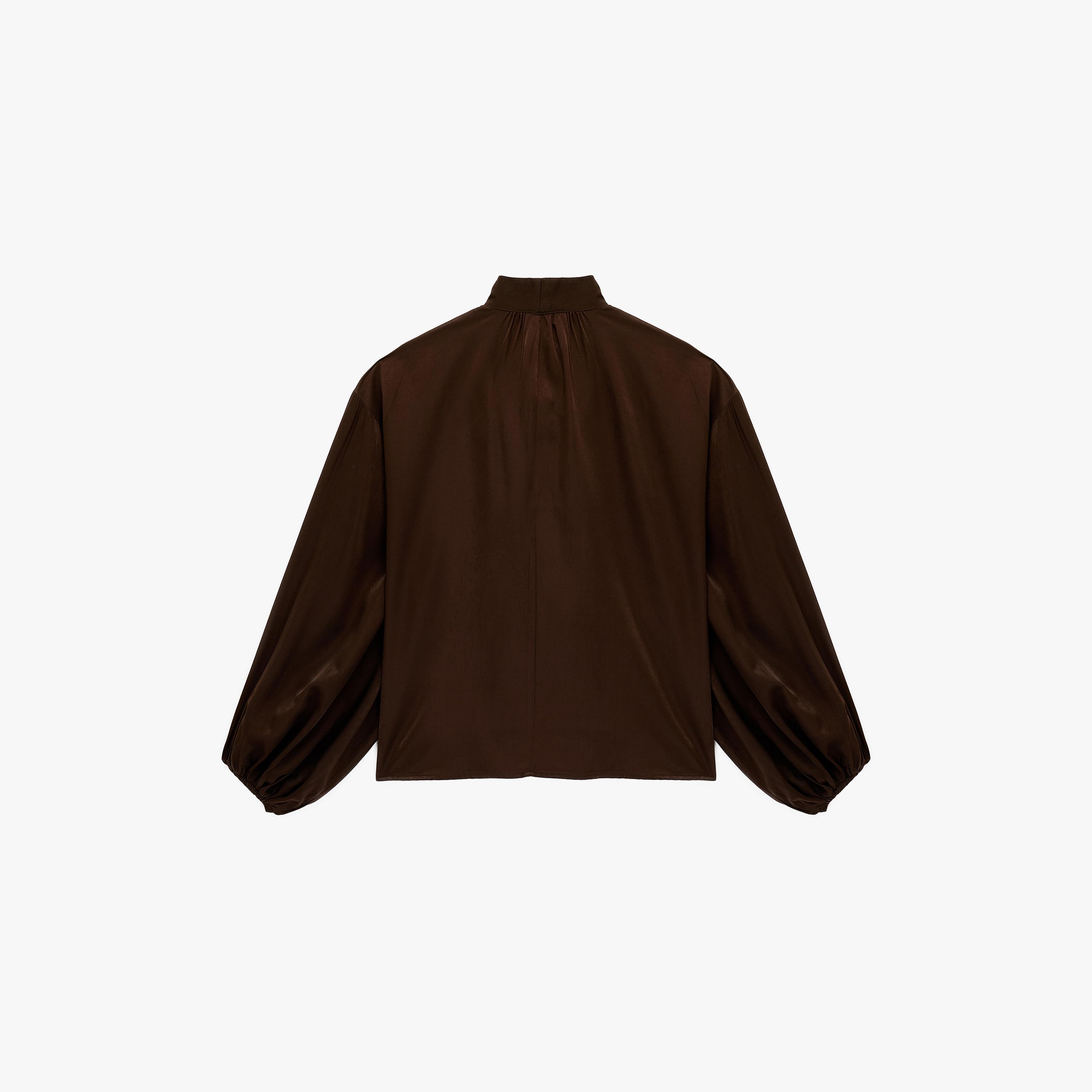 بلوزة نسائية بأكمام "بالون" وياقة "تاي-أب" تربط برباط من كوتون-women-clothing-shirtsandblouses-blouses-image-4