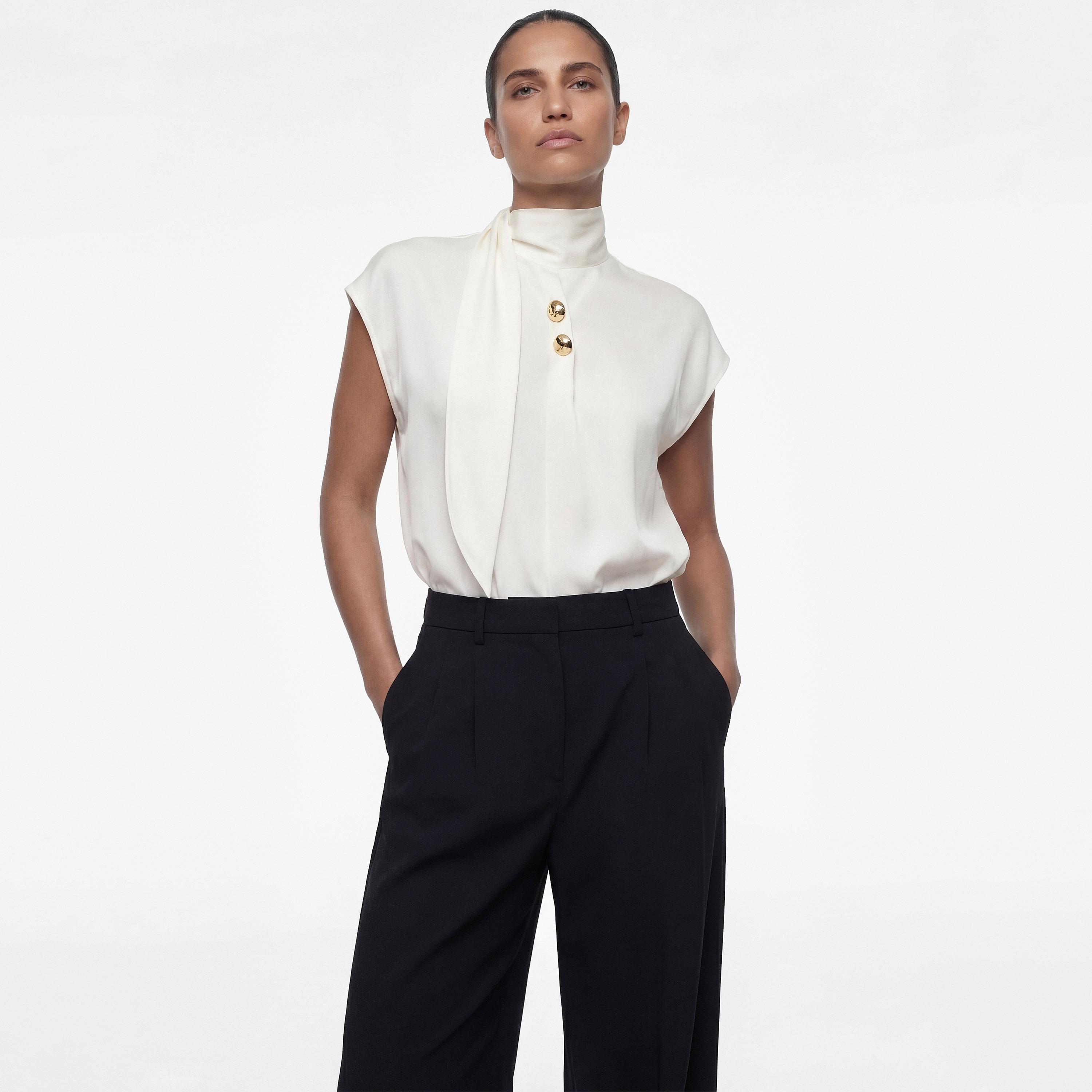 بلوزة نسائية بياقة "هاي نيك" عالية بلون أبيض من كوتون-women-clothing-shirtsandblouses-blouses-image-1