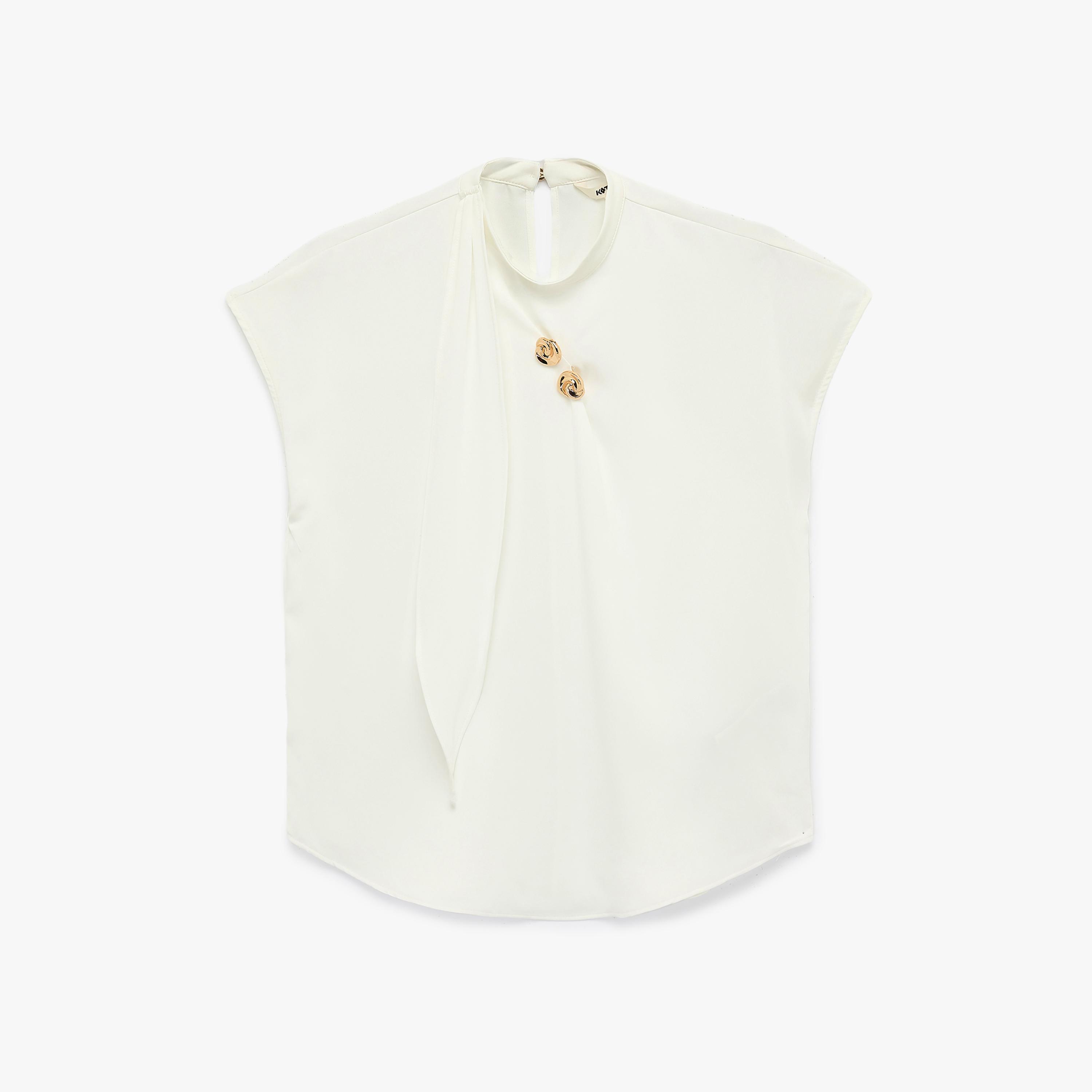 بلوزة نسائية بياقة "هاي نيك" عالية بلون أبيض من كوتون-women-clothing-shirtsandblouses-blouses-image-3