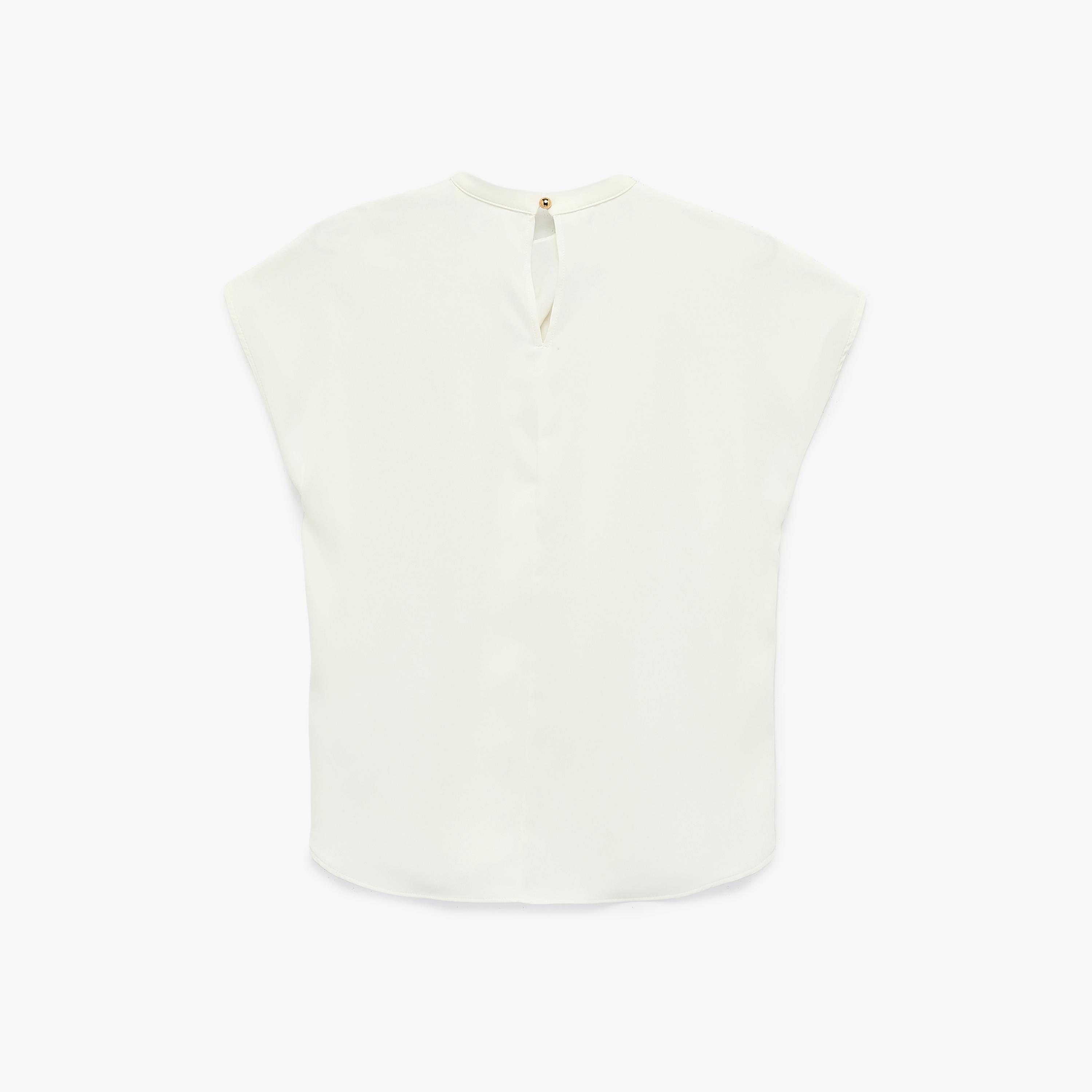 بلوزة نسائية بياقة "هاي نيك" عالية بلون أبيض من كوتون-women-clothing-shirtsandblouses-blouses-image-4