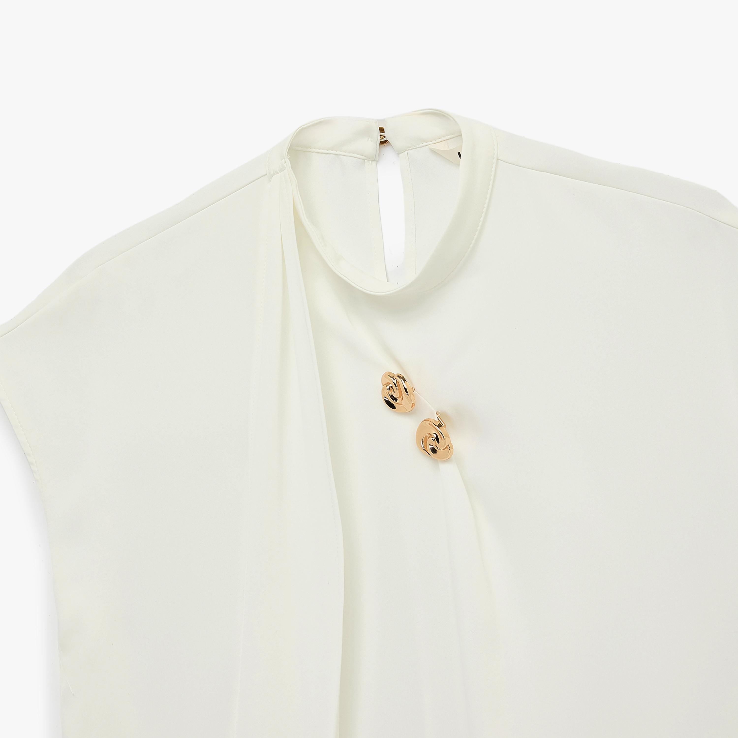 بلوزة نسائية بياقة "هاي نيك" عالية بلون أبيض من كوتون-women-clothing-shirtsandblouses-blouses-image-5